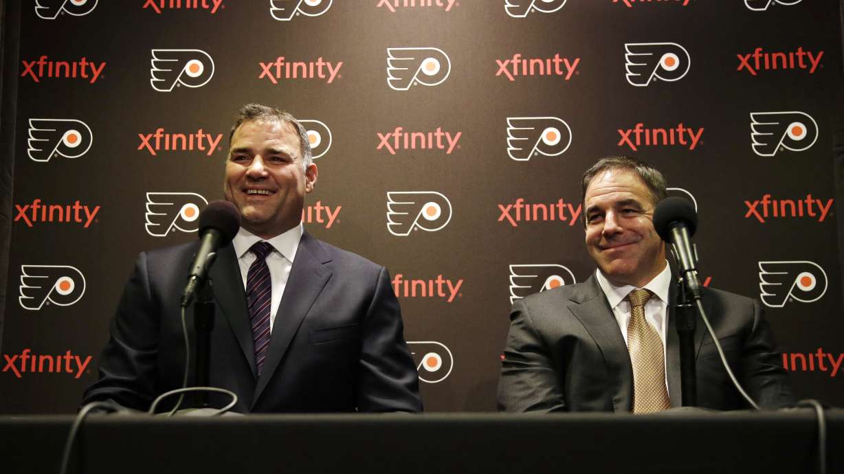 Flyers induct Lindros, LeClair into Hall of Fame
