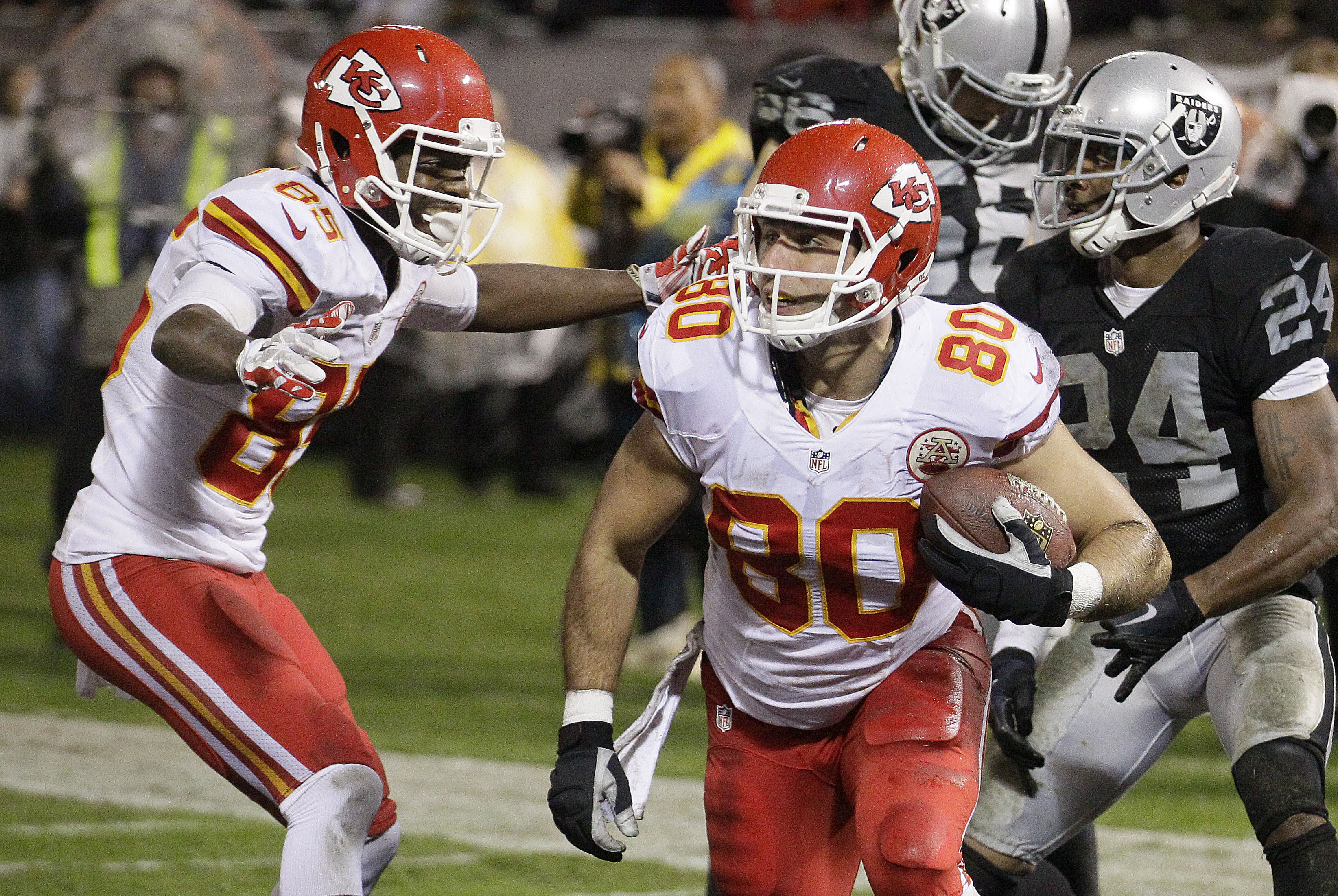 Raiders snap 16-game skid with 24-20 win vs. KC
