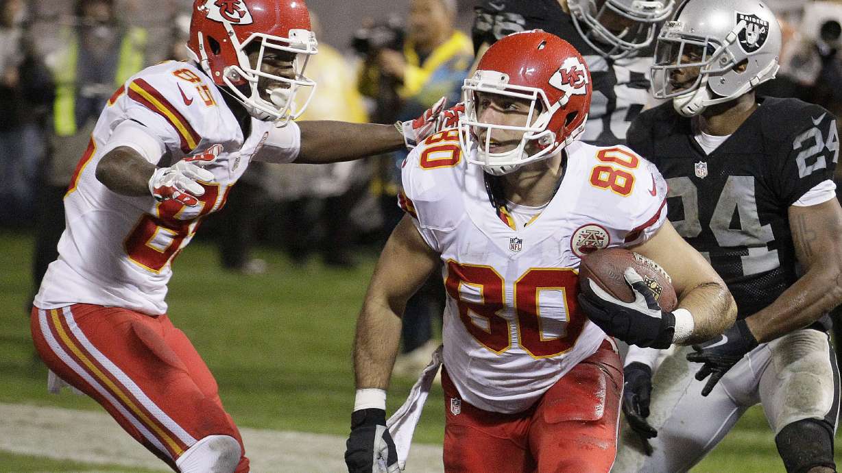 Raiders snap 16-game skid with 24-20 win vs. KC