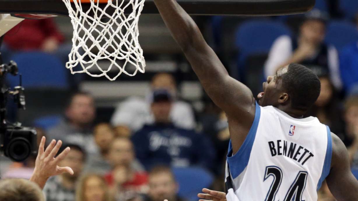 Parker's 28 helps Spurs carve up Wolves 121-92