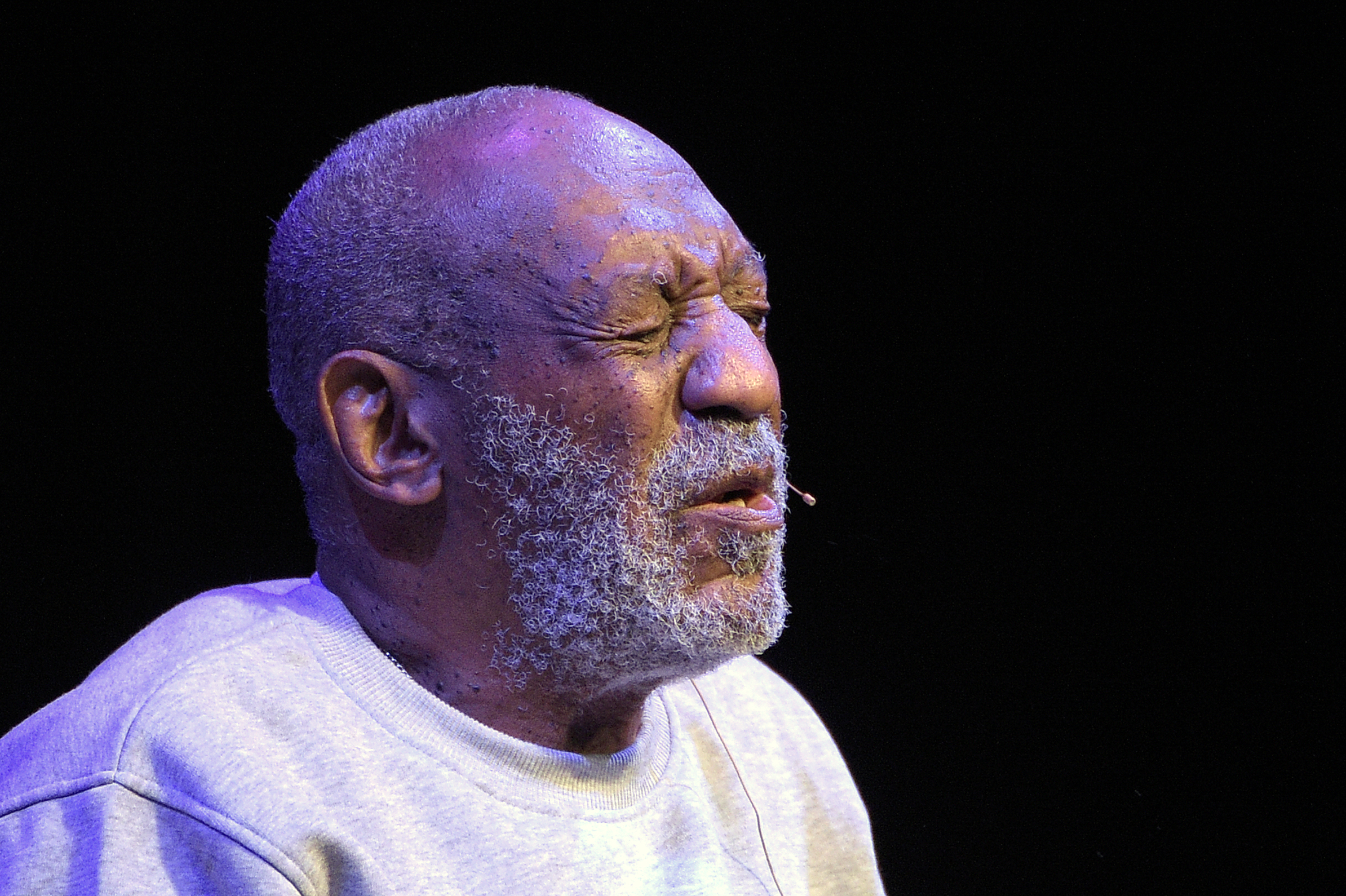 For 1 night on stage, embattled Cosby his old self