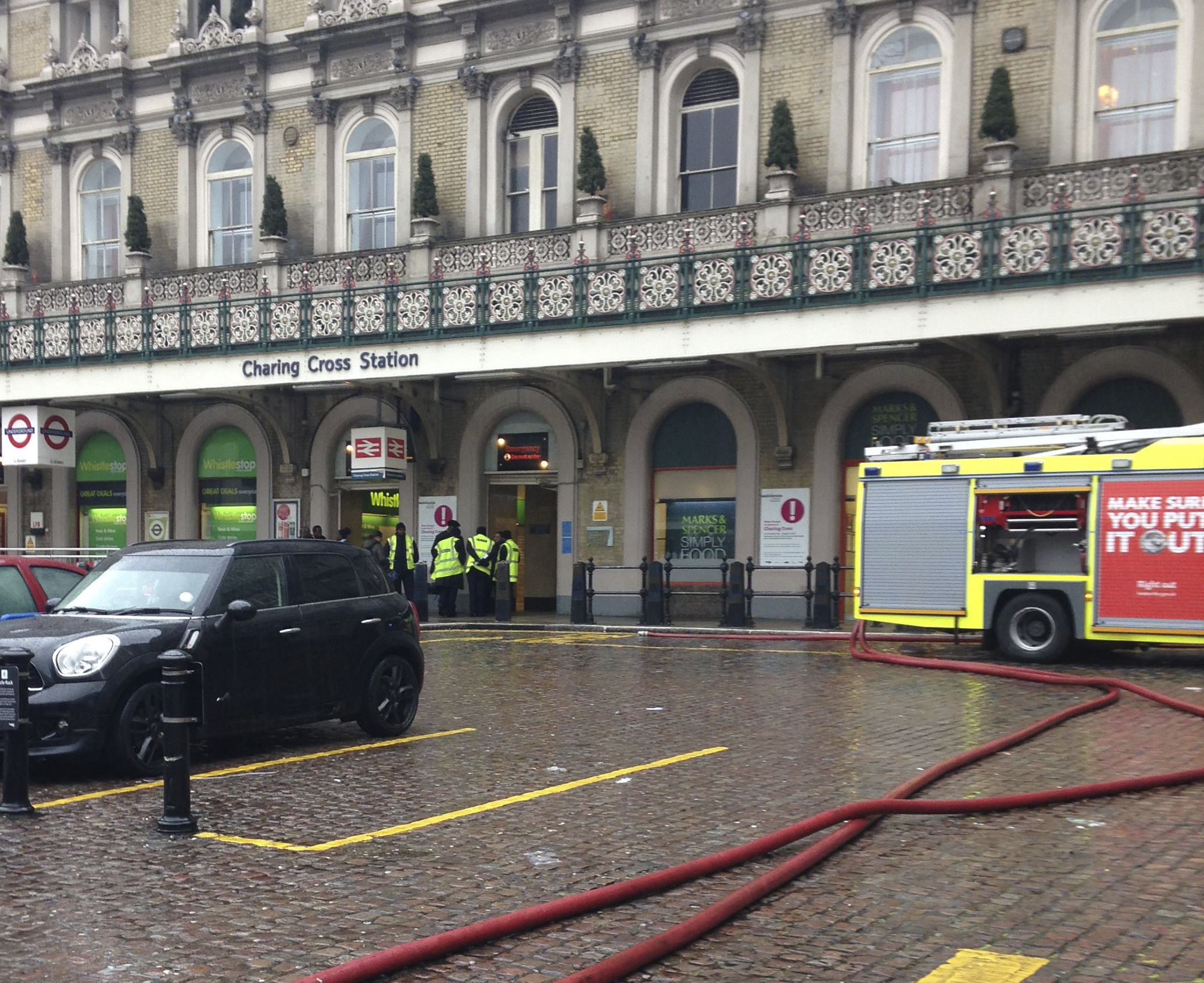 UK authorities briefly evacuate train station