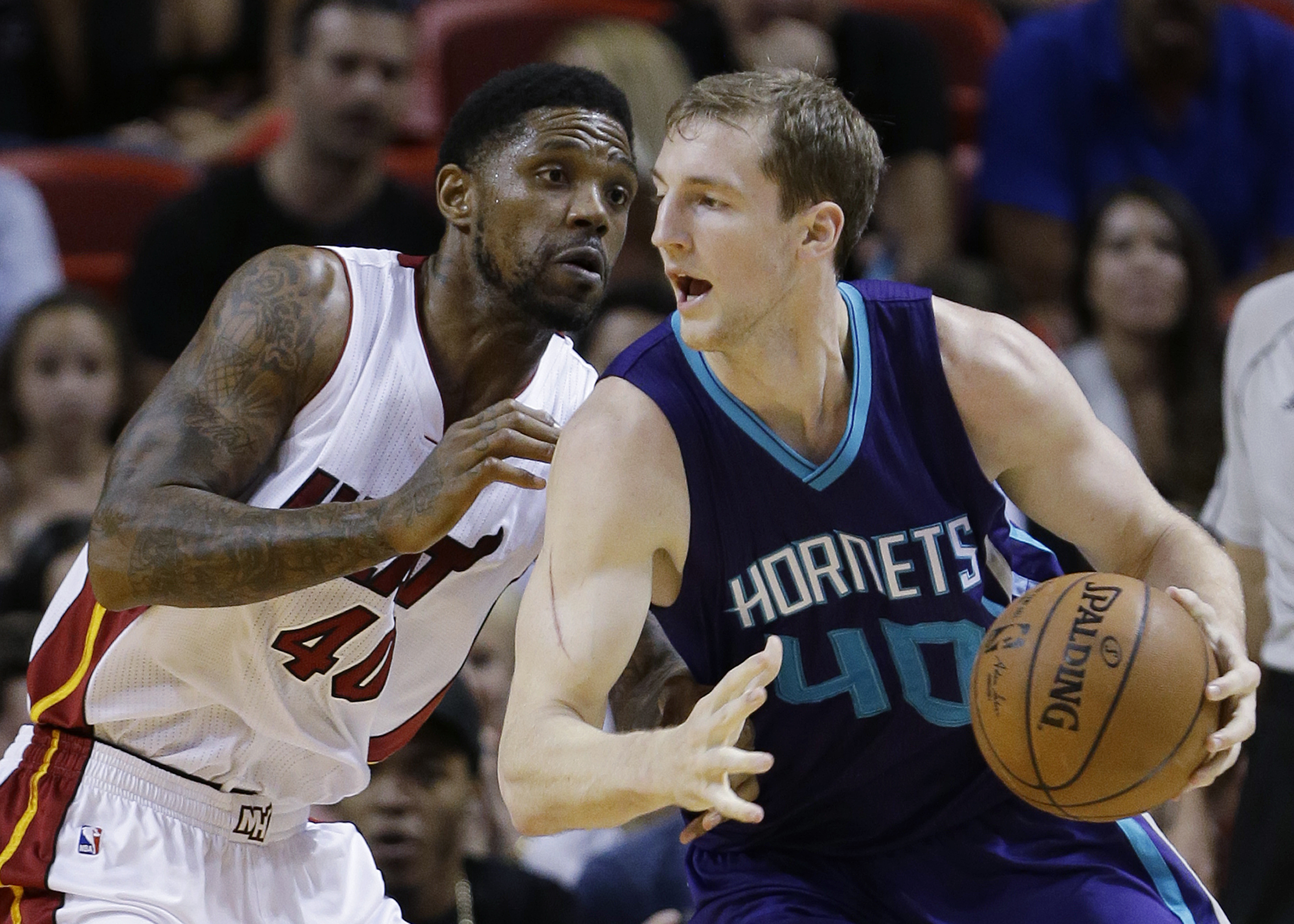 Heat survive at the buzzer, beat Hornets 94-93