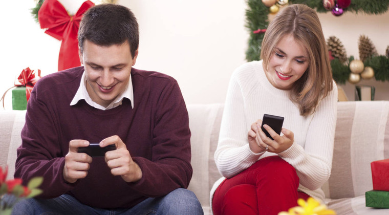15 text messages to help you keep your relationship fresh