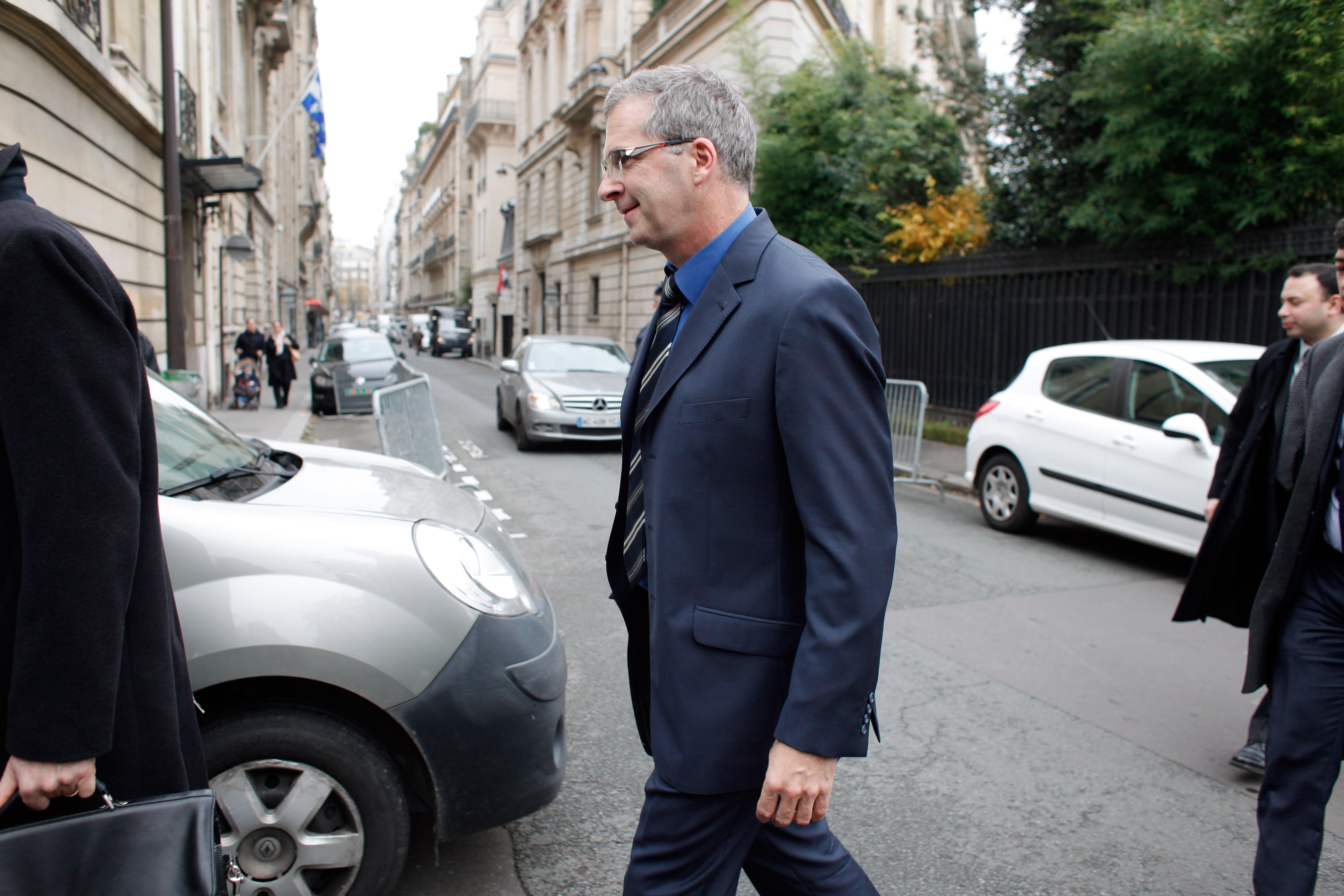 Greek bailout talks resume in Paris