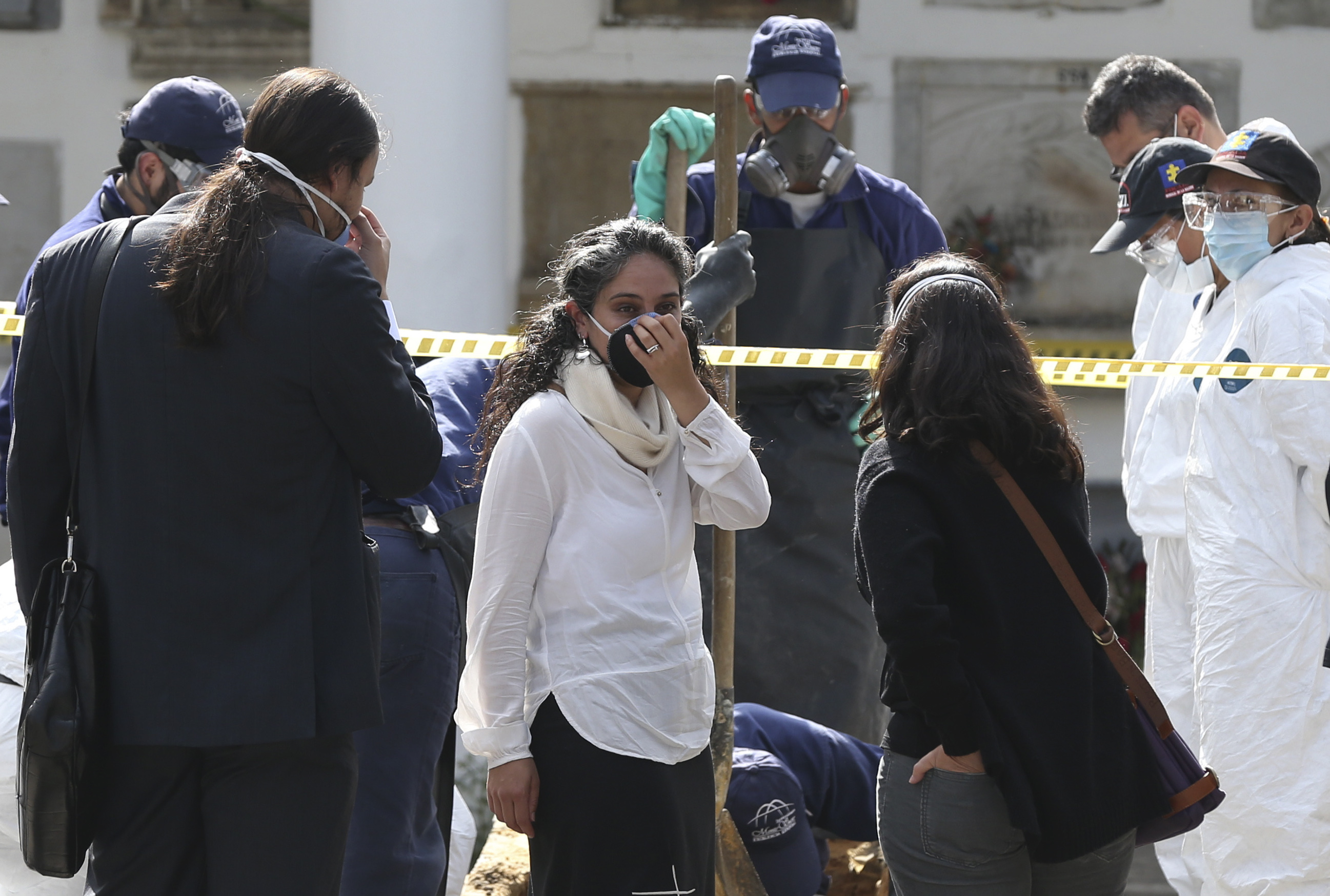 Colombia exhumes murdered guerrilla leader