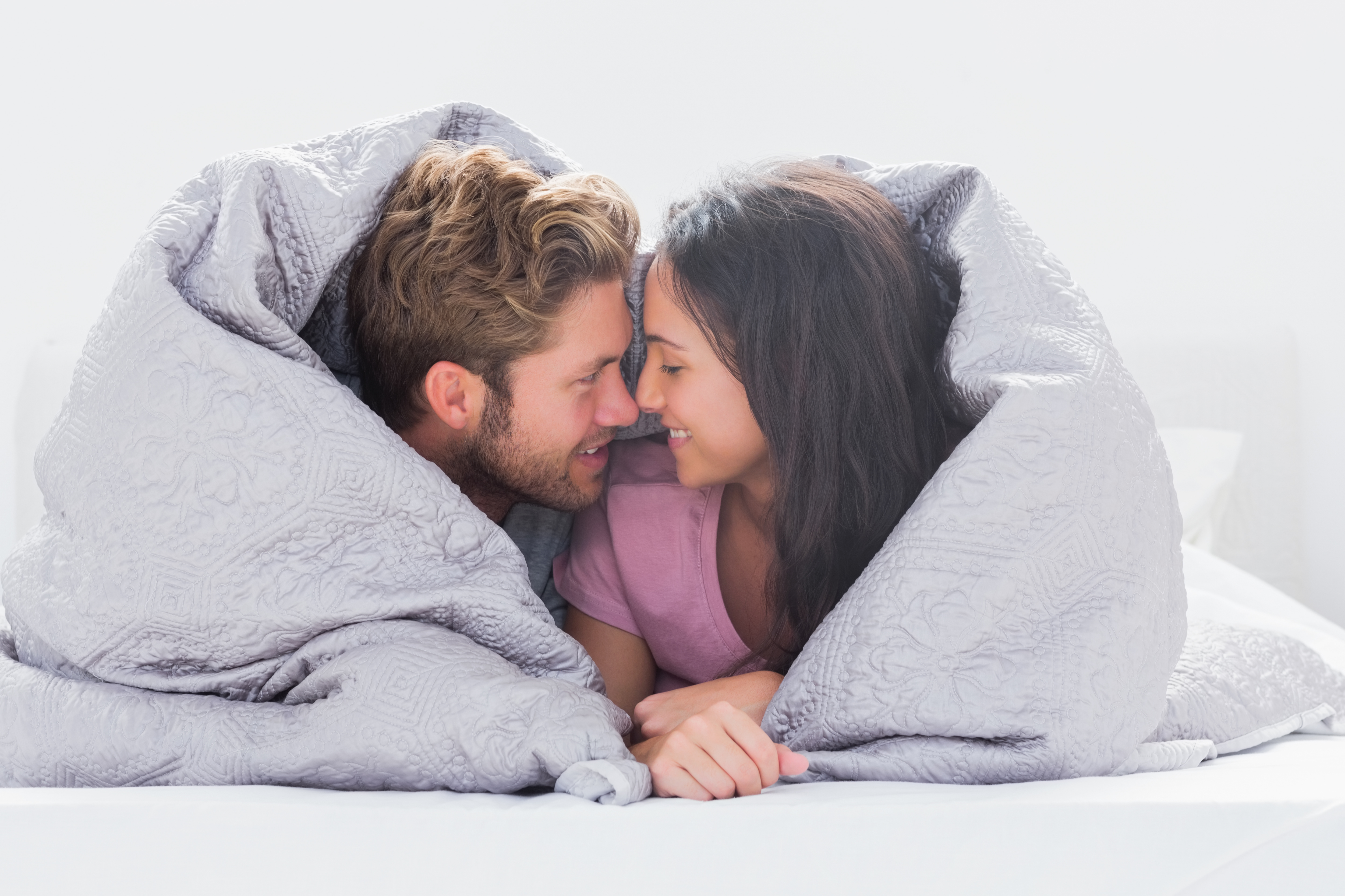 6 Alimentos que renuevan tu energía al final del día y animan la llama del amor en la pareja
