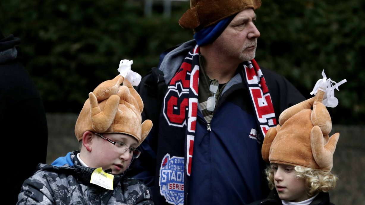 Giant balloons draw oohs, ahhs at Macy's parade