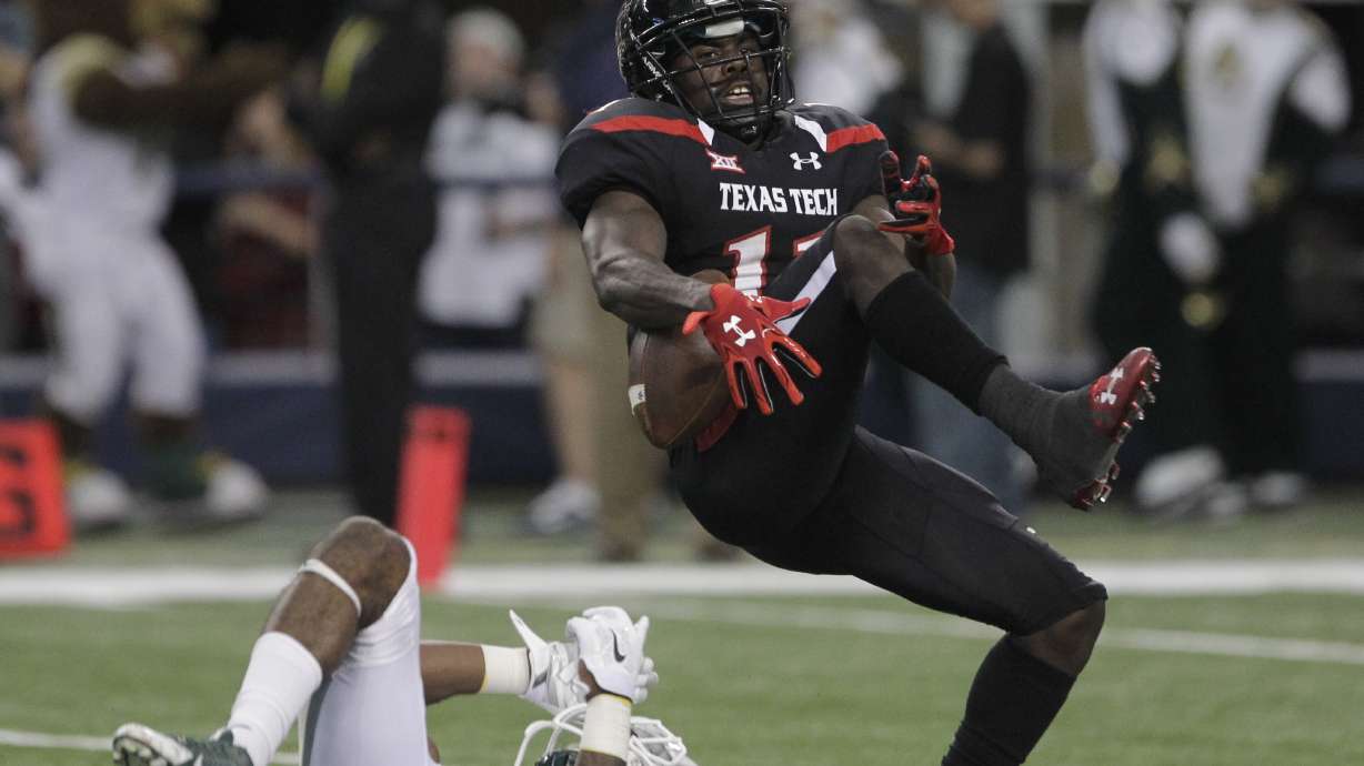 No. 5 Baylor holds on to beat Texas Tech 48-46