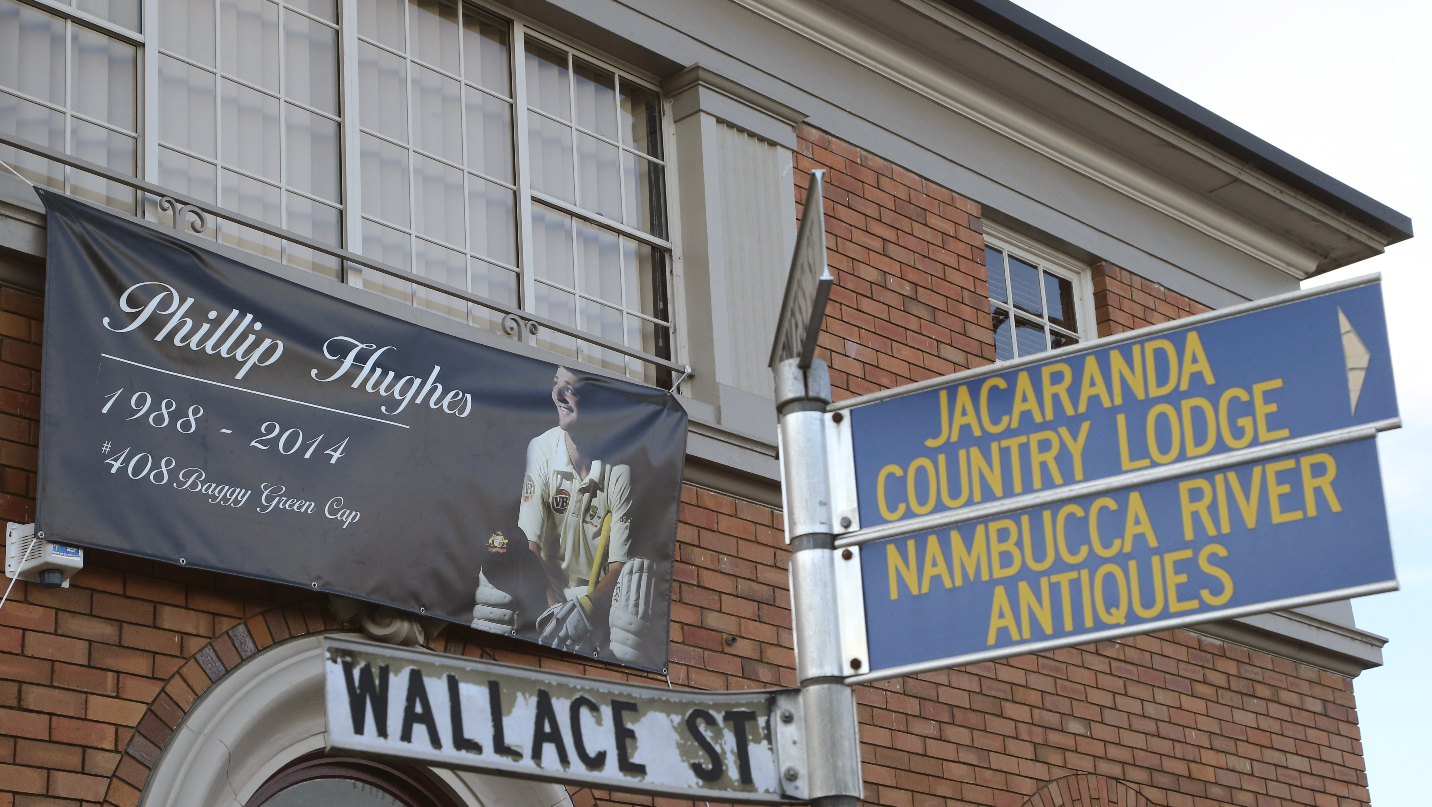 Mourners arrive for Australian cricketer's funeral
