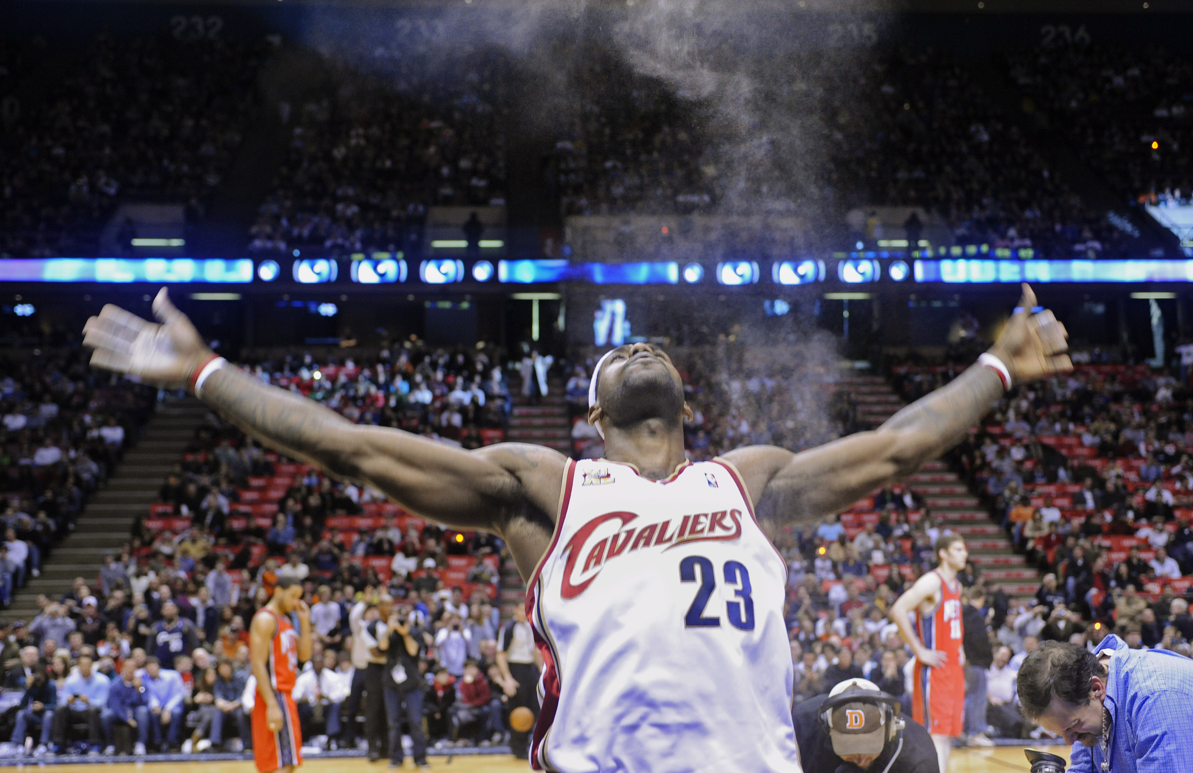 LeBron says he hasn't scrapped chalk toss