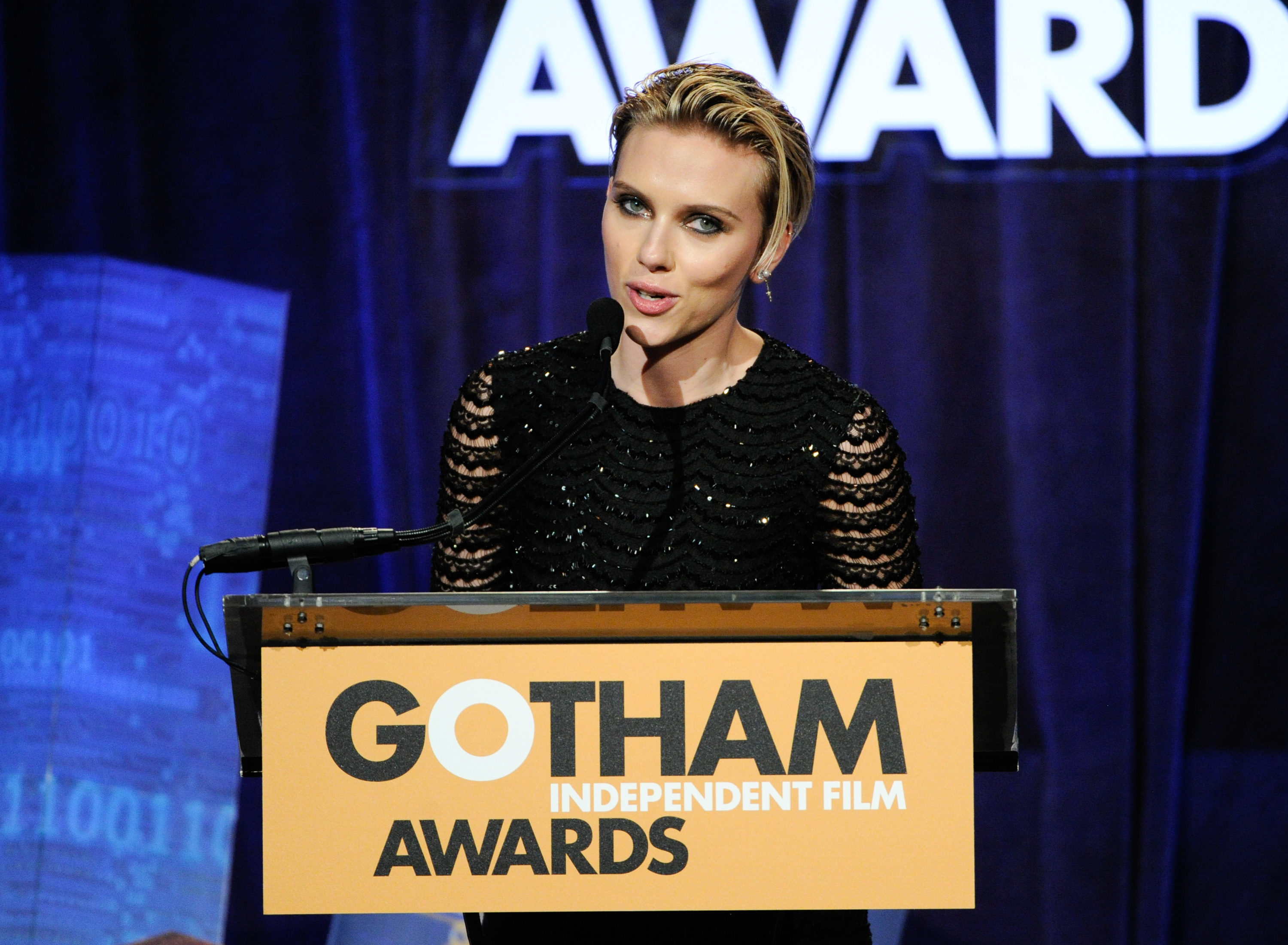 Scarlett Johansson weds in secret Montana ceremony