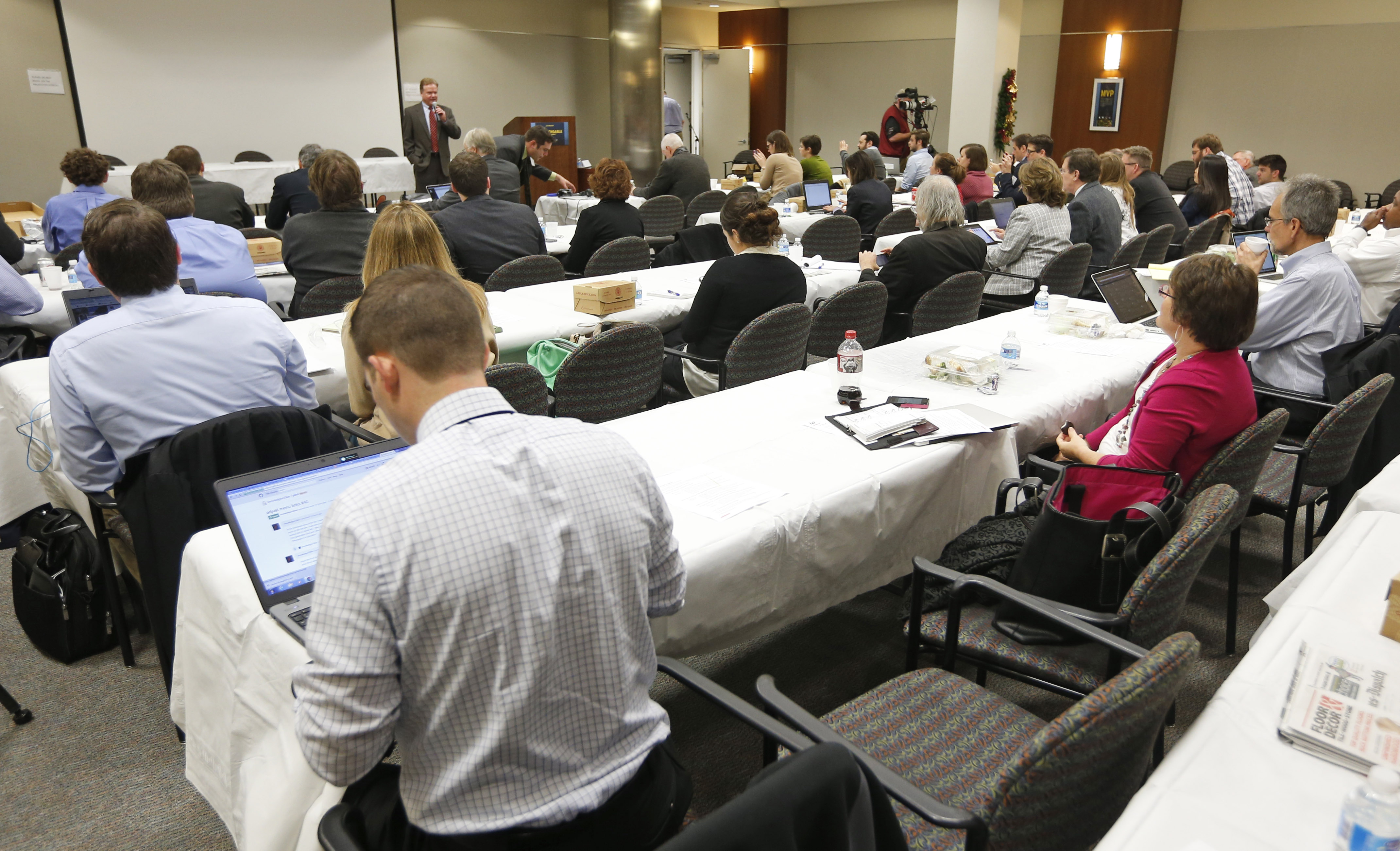 Ex-Va. Dem Sen. Webb to decide soon on 2016 race