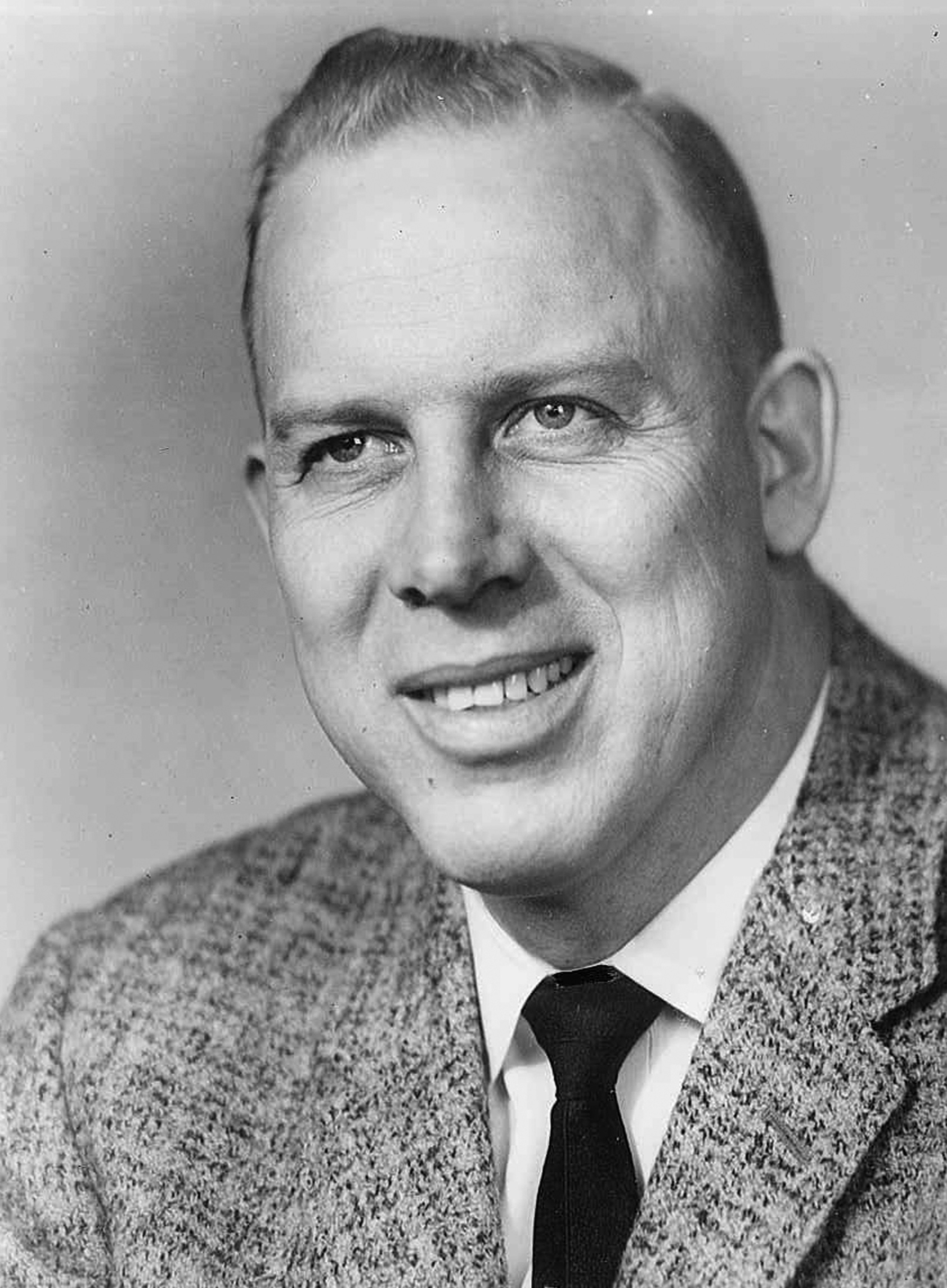 Former NDakota coach Marvin Helling dies at 91