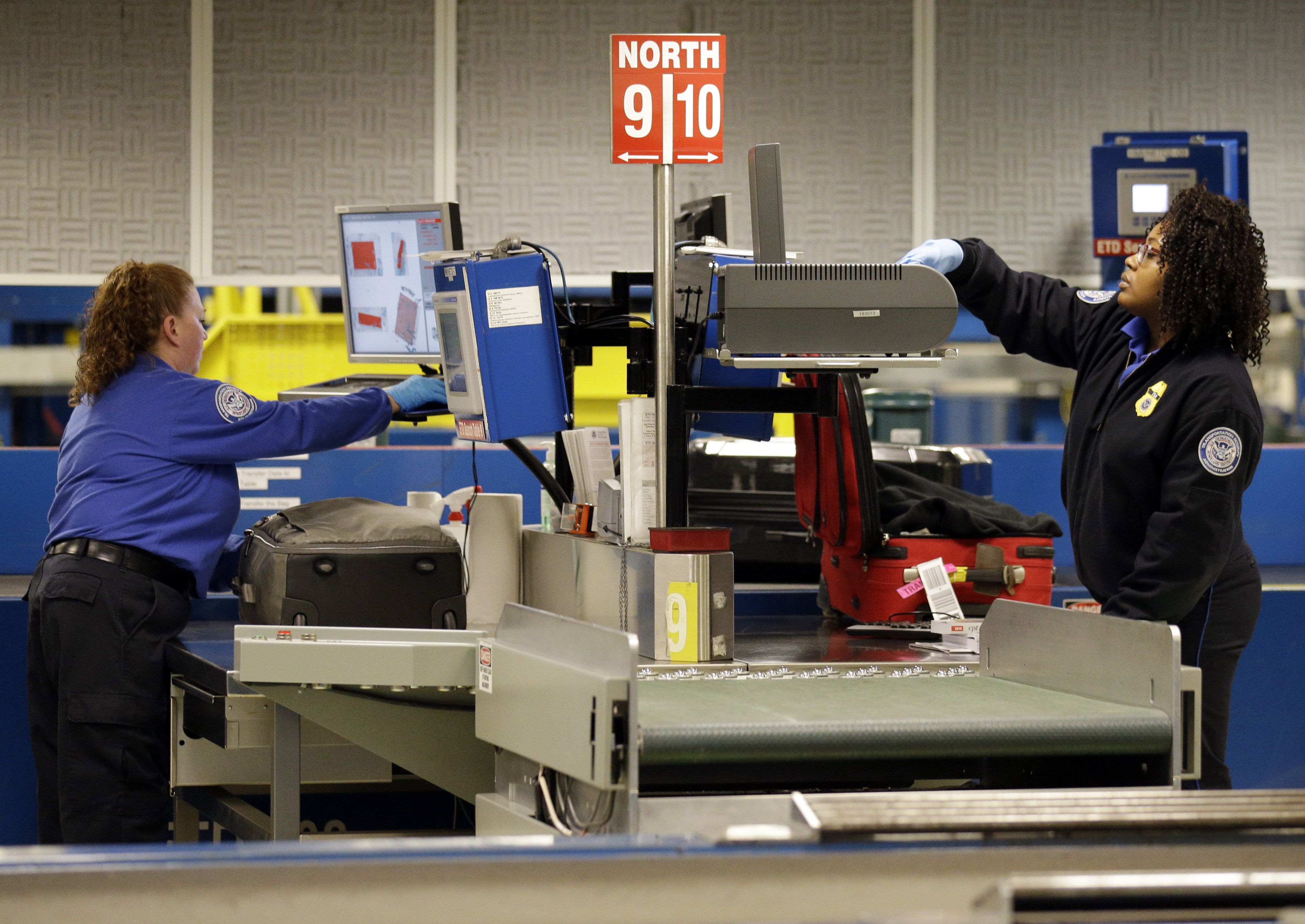 TSA reviewing long lines at Chicago airport