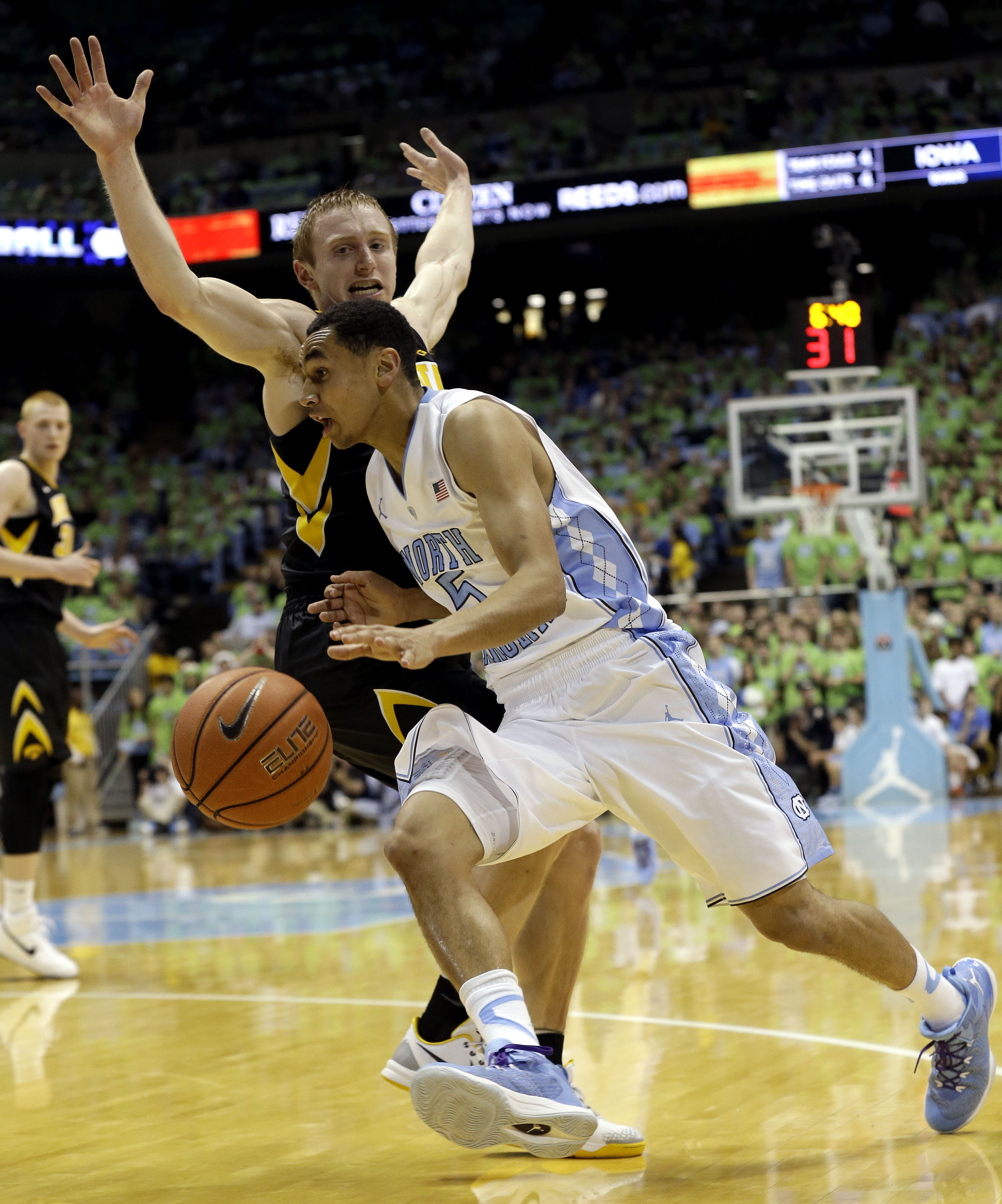 Iowa upsets No. 12 North Carolina, 60-55