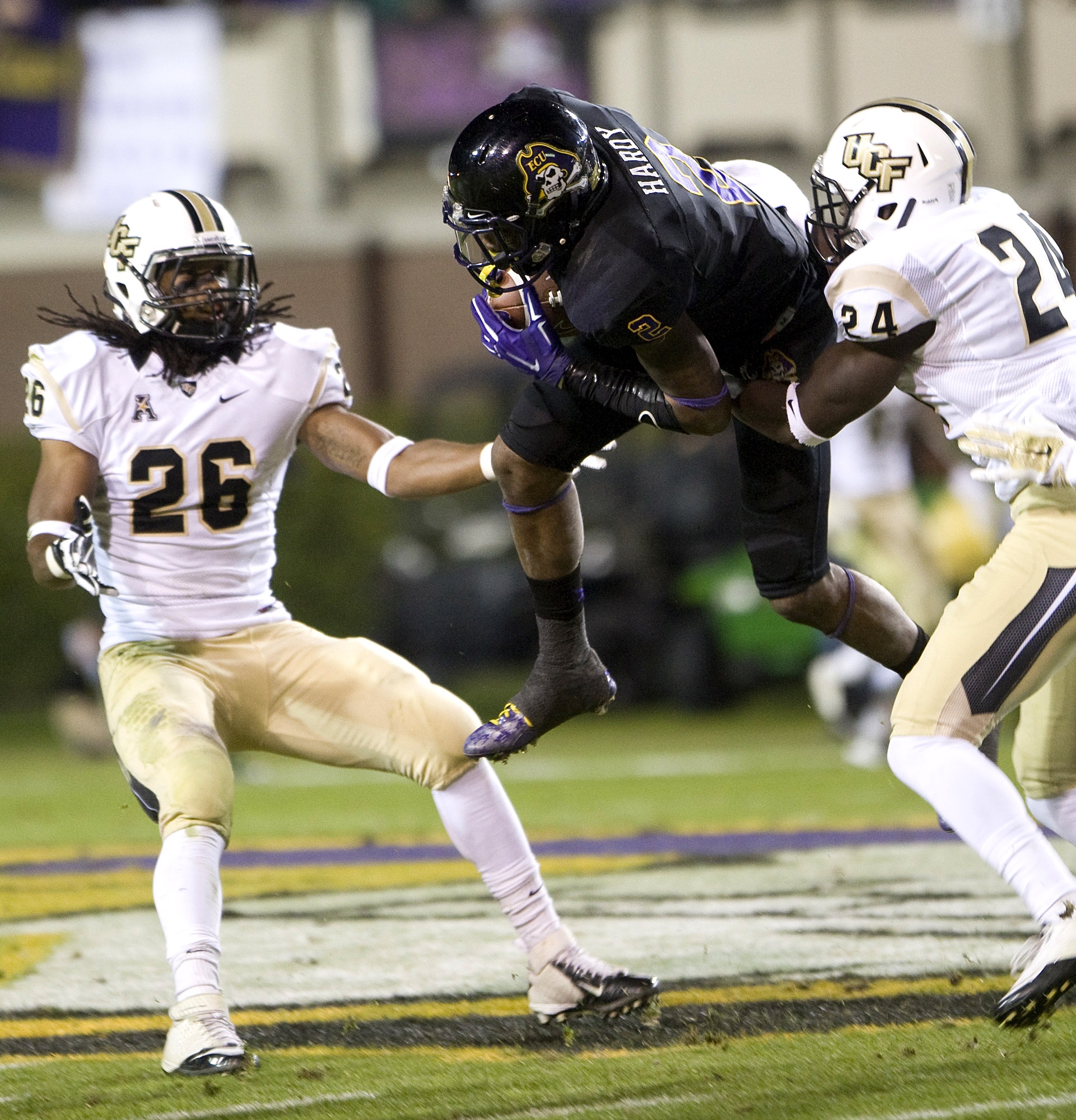 UCF stuns East Carolina with Hail Mary, 32-30