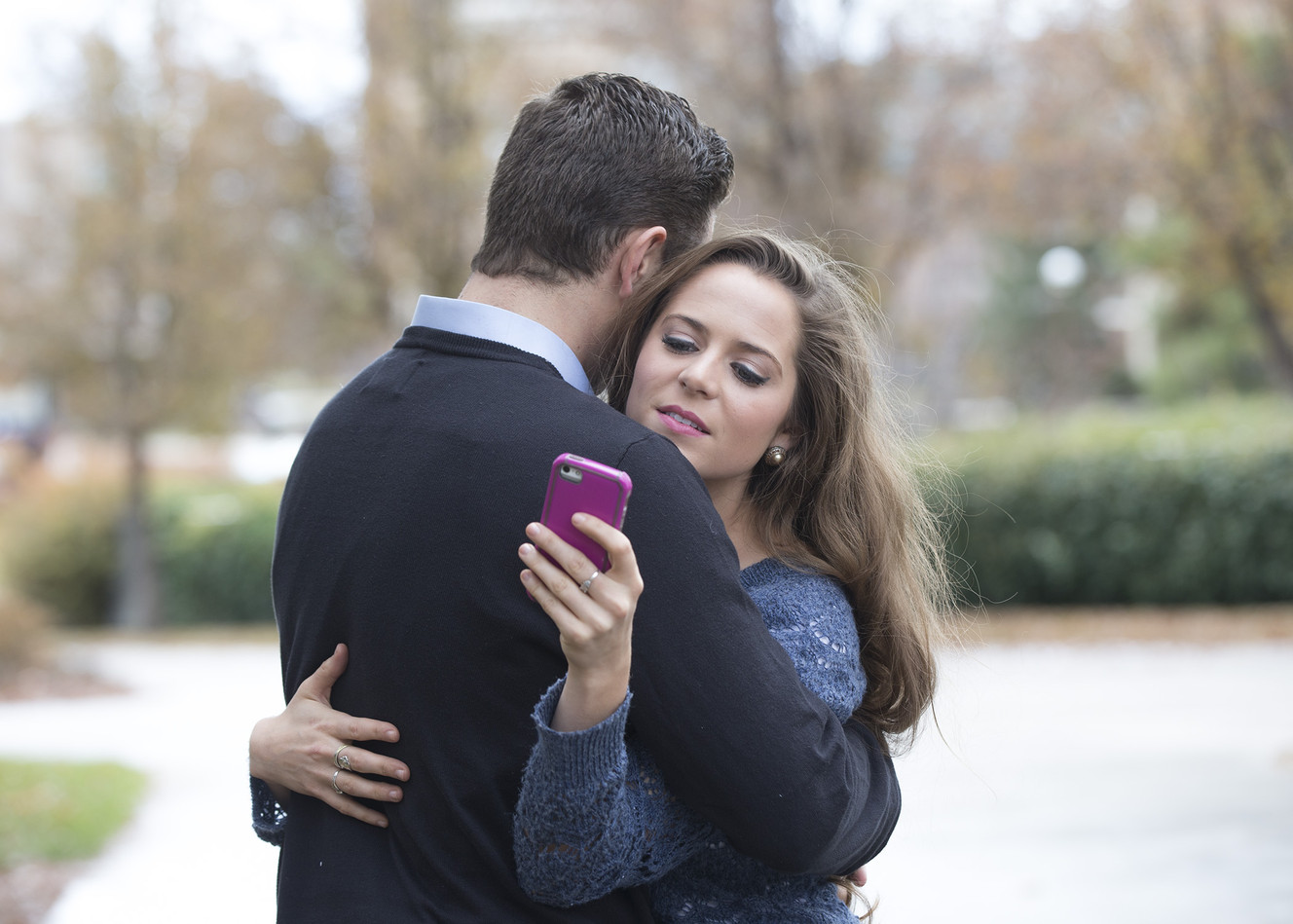 Study: 74 percent of women say phones interfere with romance