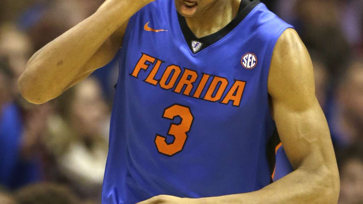 No. 11 Kansas rallies to beat Florida, 71-65