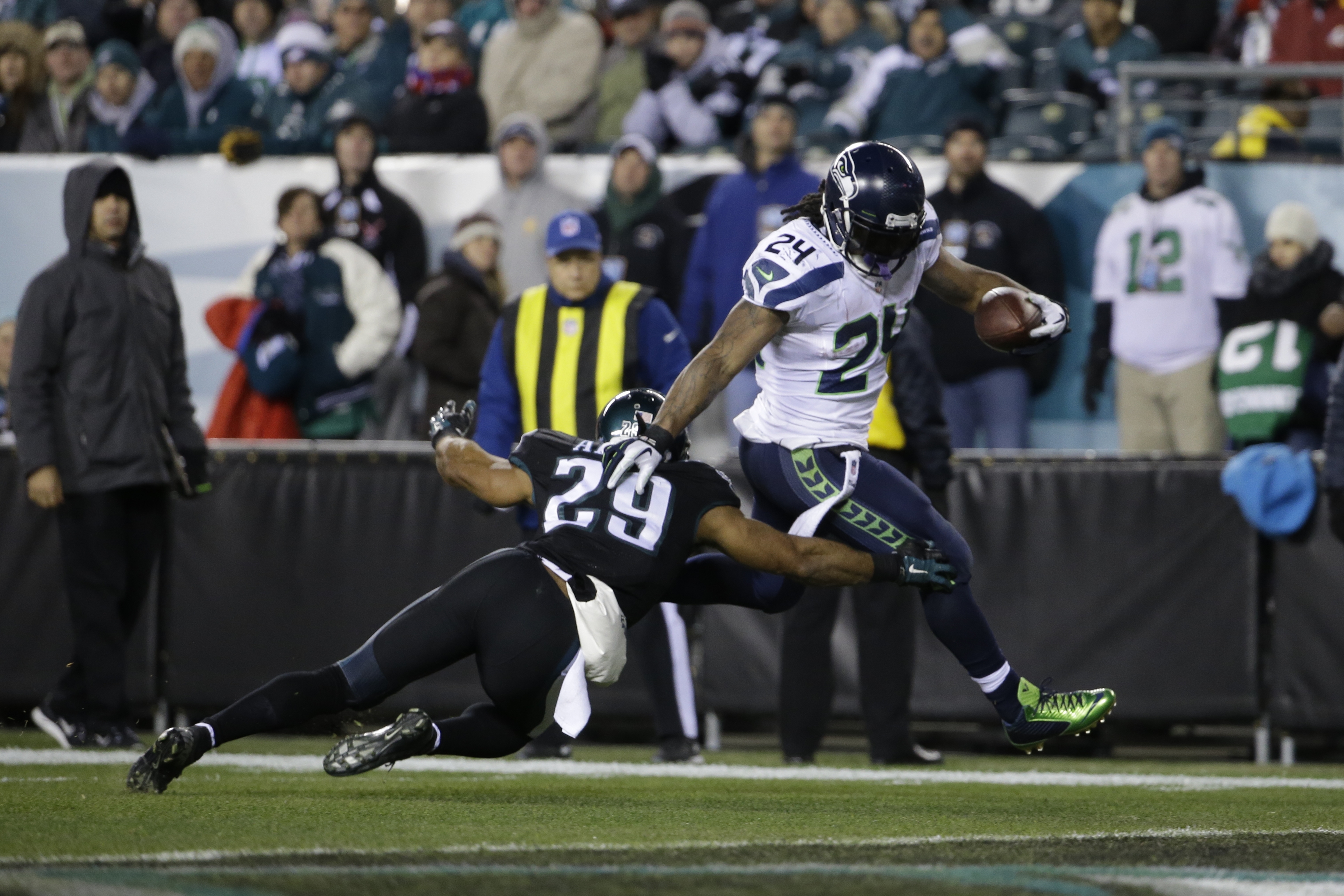 Russell Wilson leads Seahawks over Eagles, 24-14