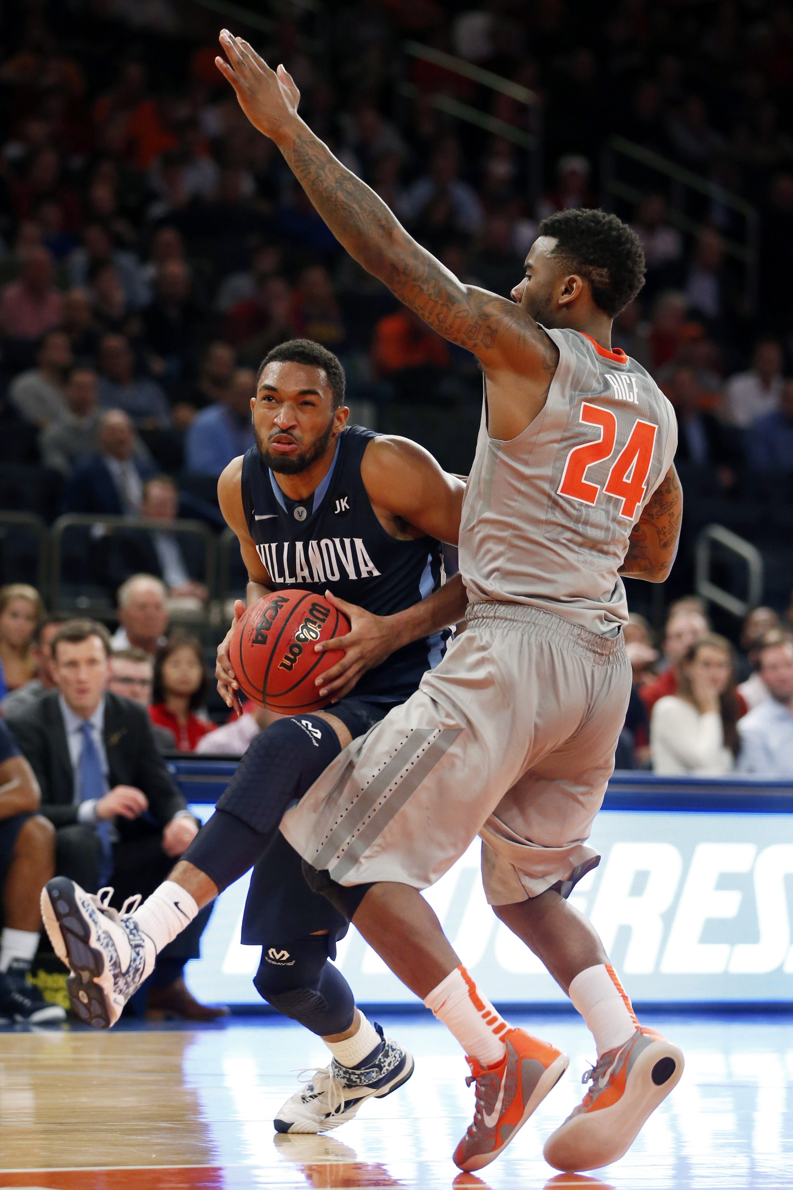 Ennis leads No. 7 Villanova over Illinois 73-59