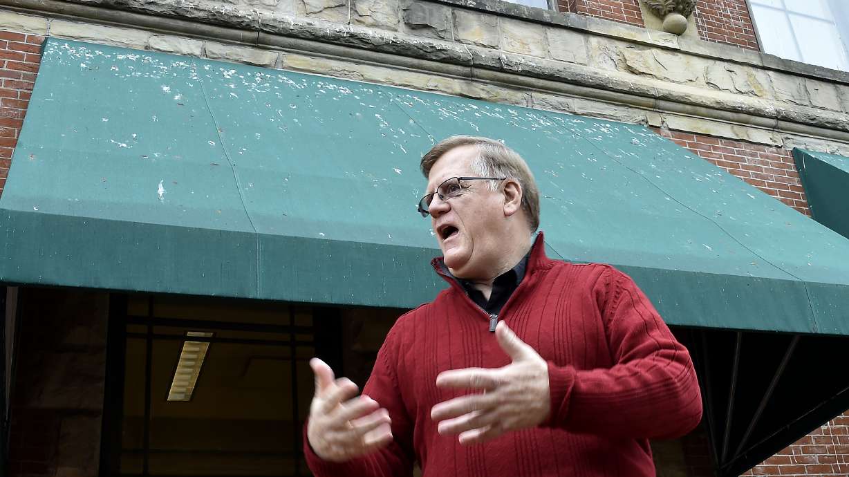 Countless crows, droppings rankle Ohio residents