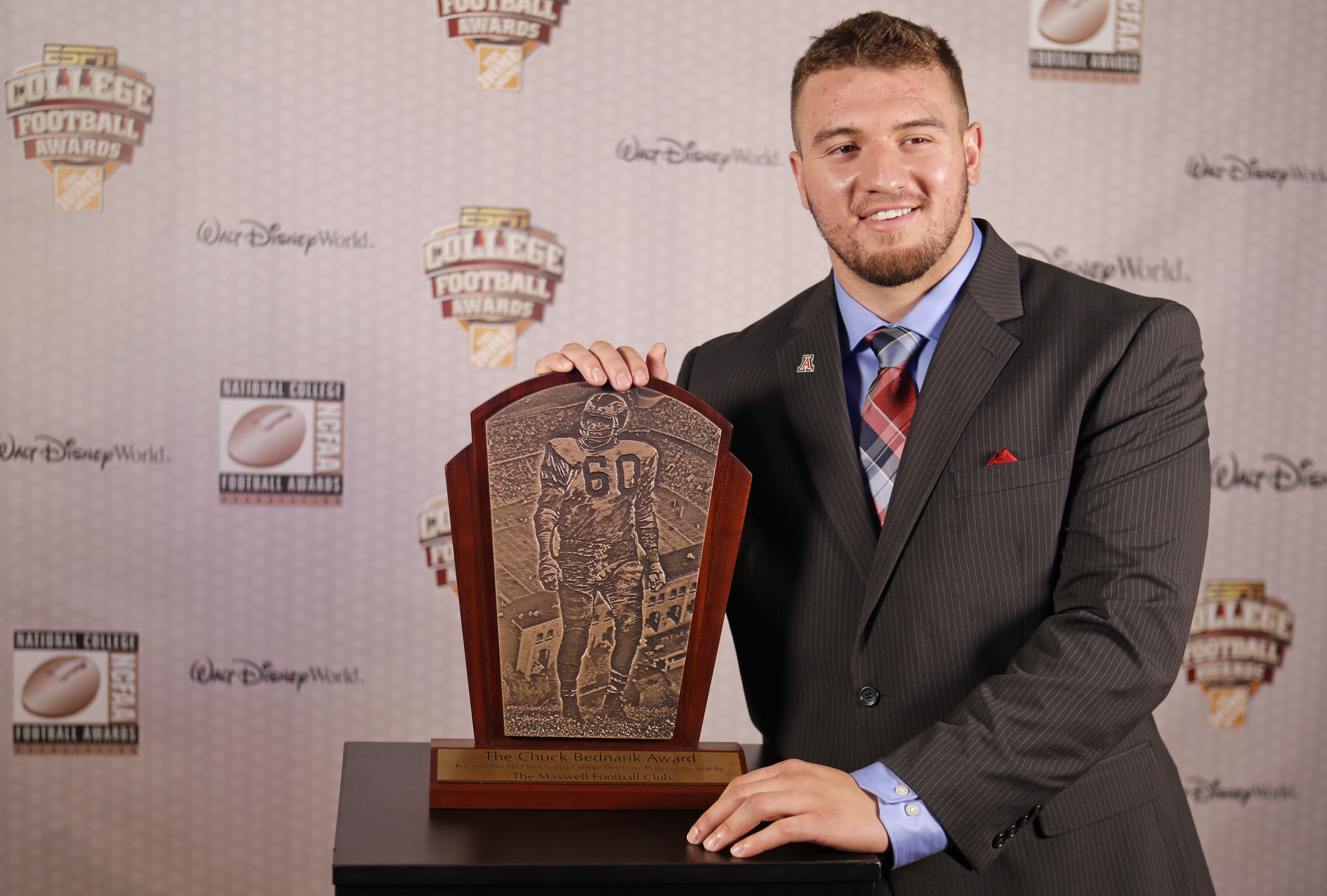 Arizona LB Scooby Wright wins Chuck Bednarik Award