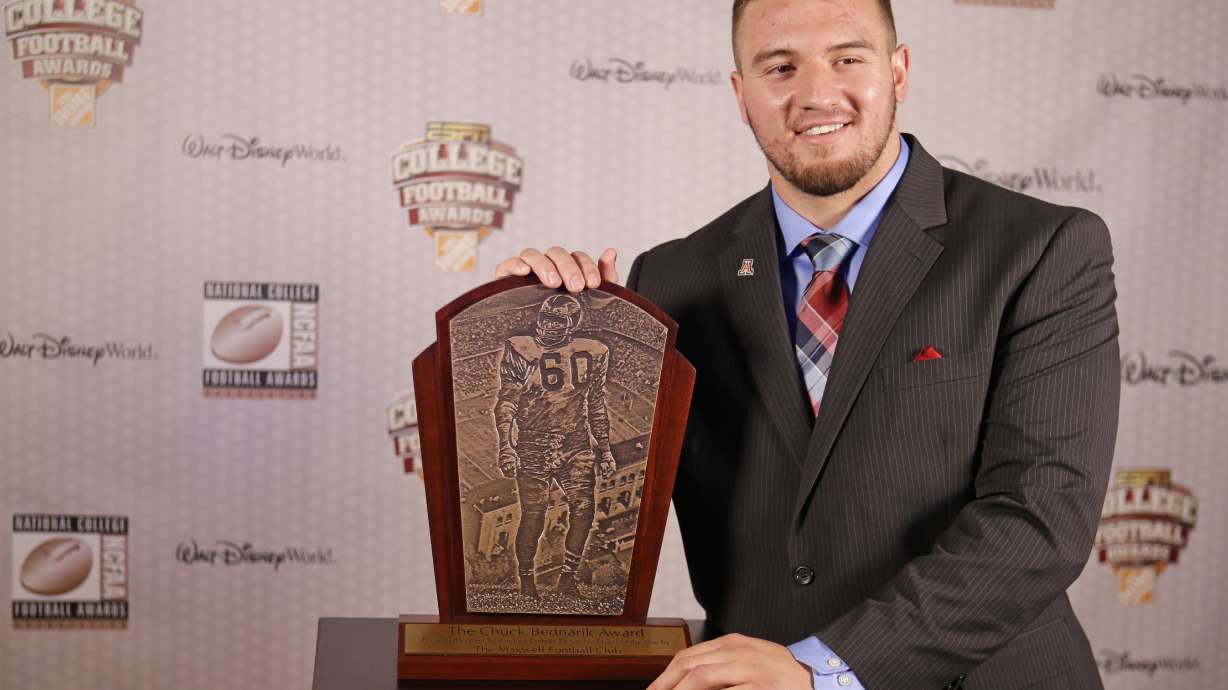 Arizona LB Scooby Wright wins Chuck Bednarik Award