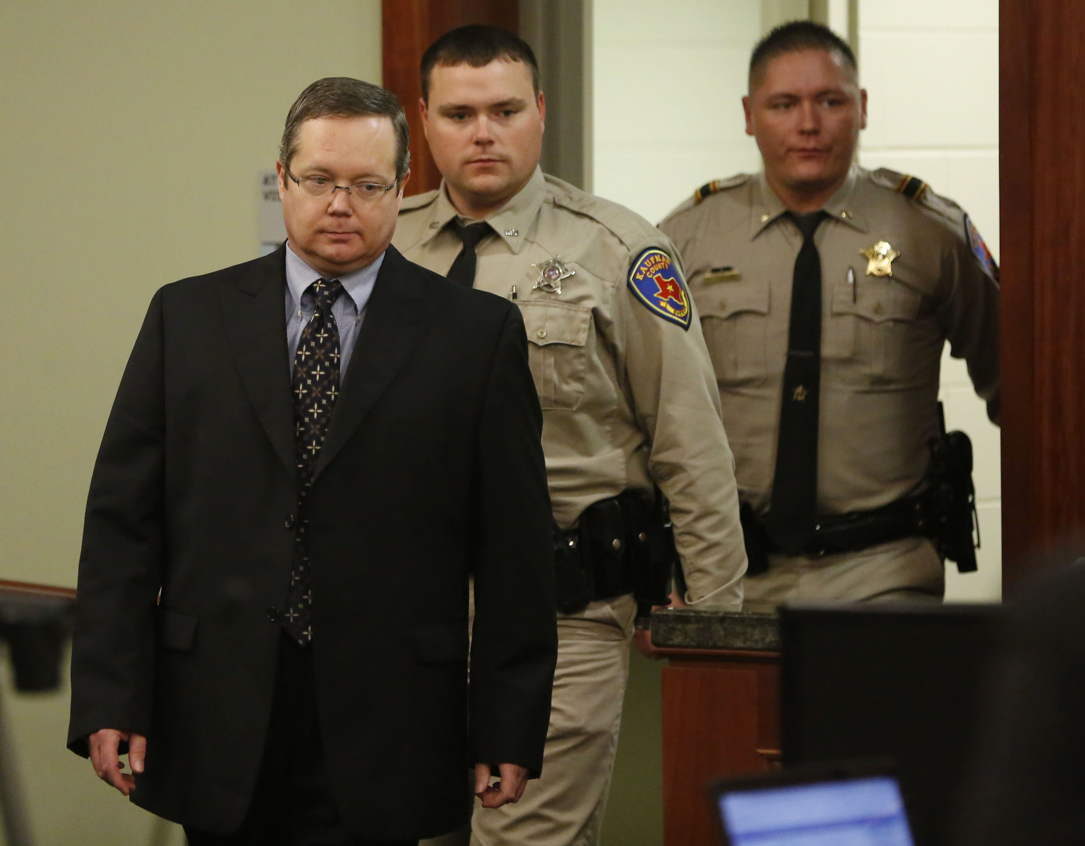 Lawyers seek sympathy for convicted ex-official