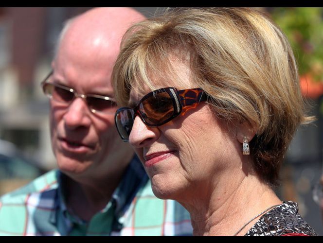 Mujer que ingirió 'té tóxico' que le produjo quemaduras en restaurante llega a un acuerdo