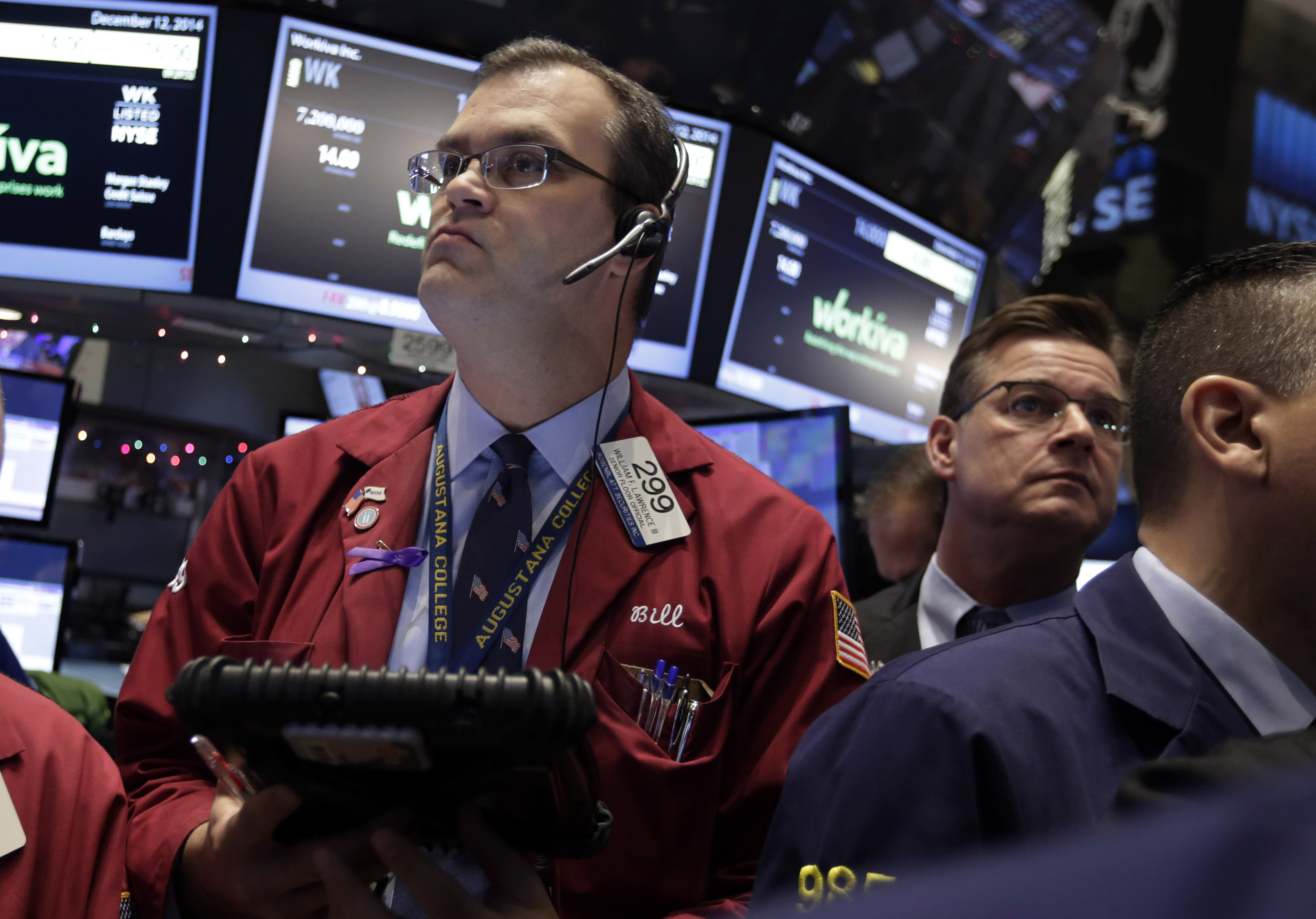 Dow drops more than 300 as oil continues to plunge
