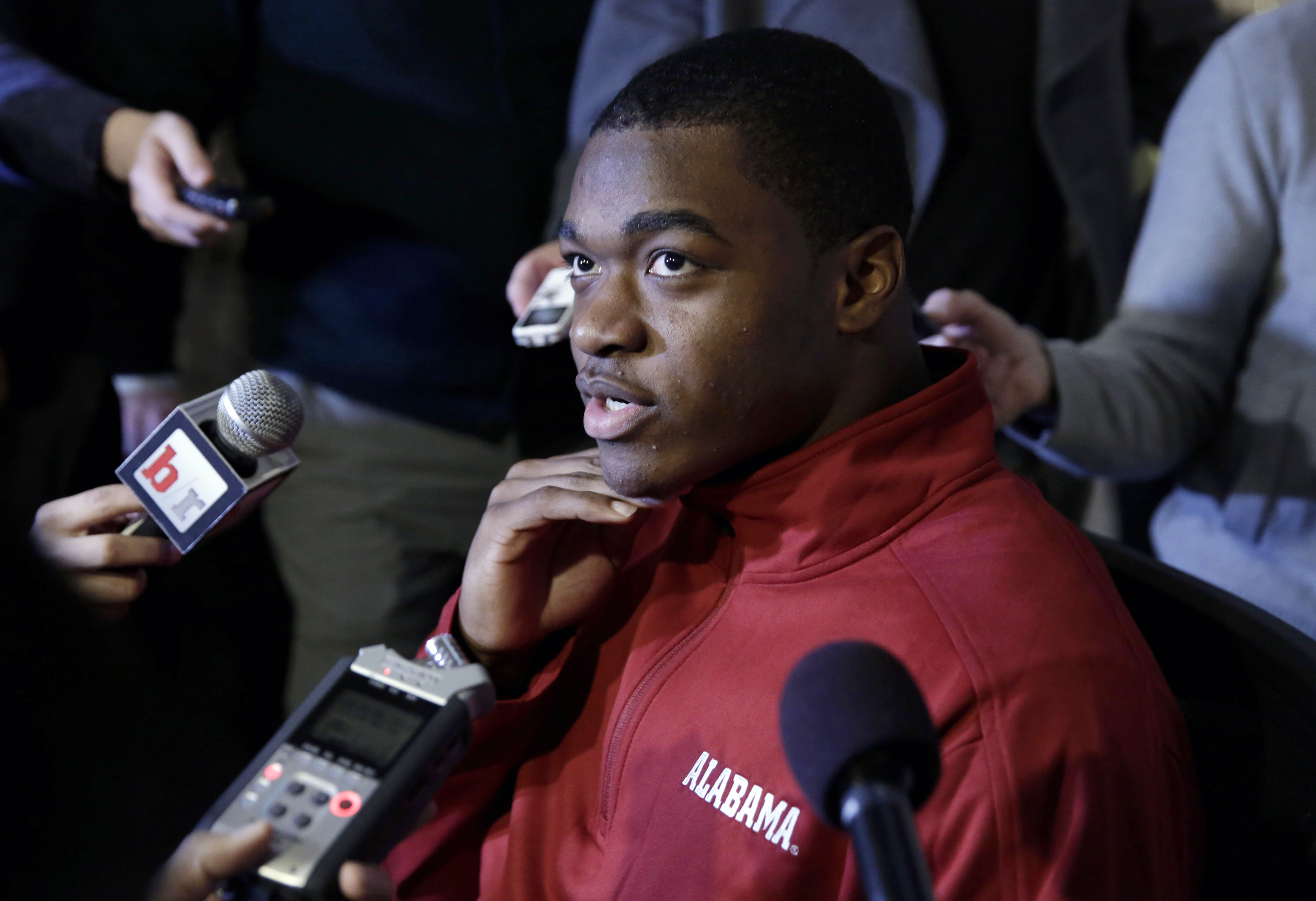 Scandal-free Heisman ceremony focused on football