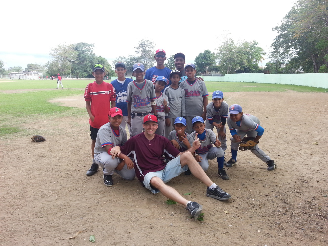 Orem officer delivers baseball donations to kids in Dominican Republic