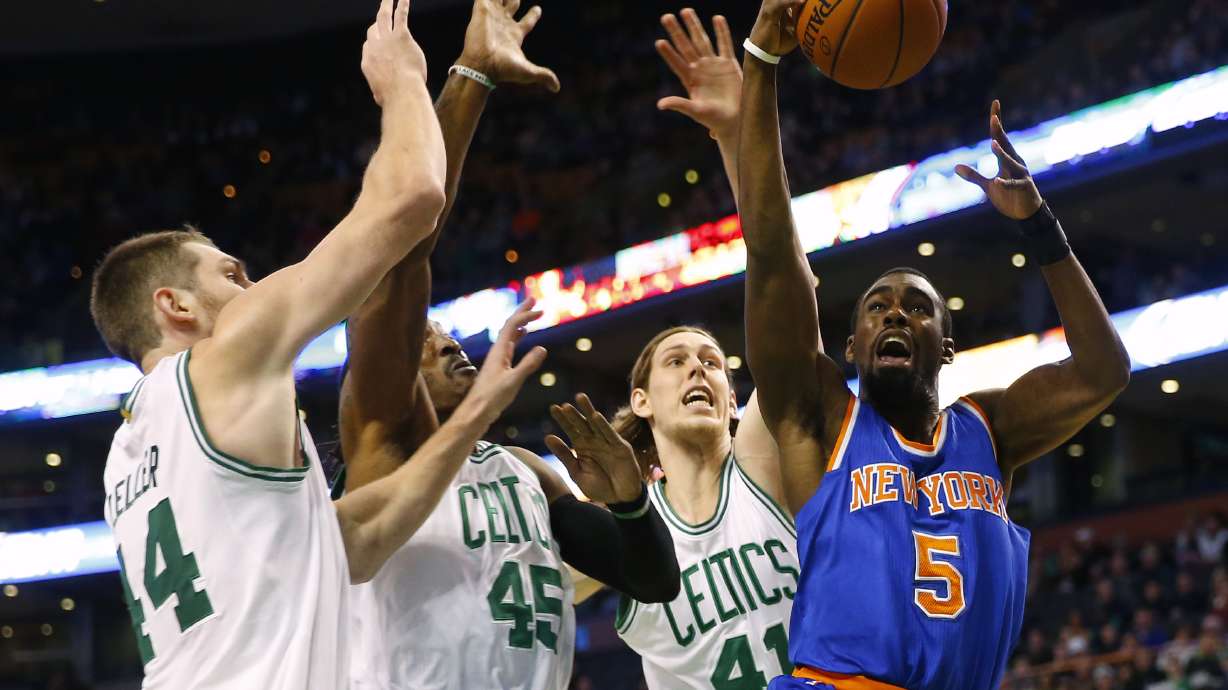 Knicks halt 10-game skid by beating Celtics