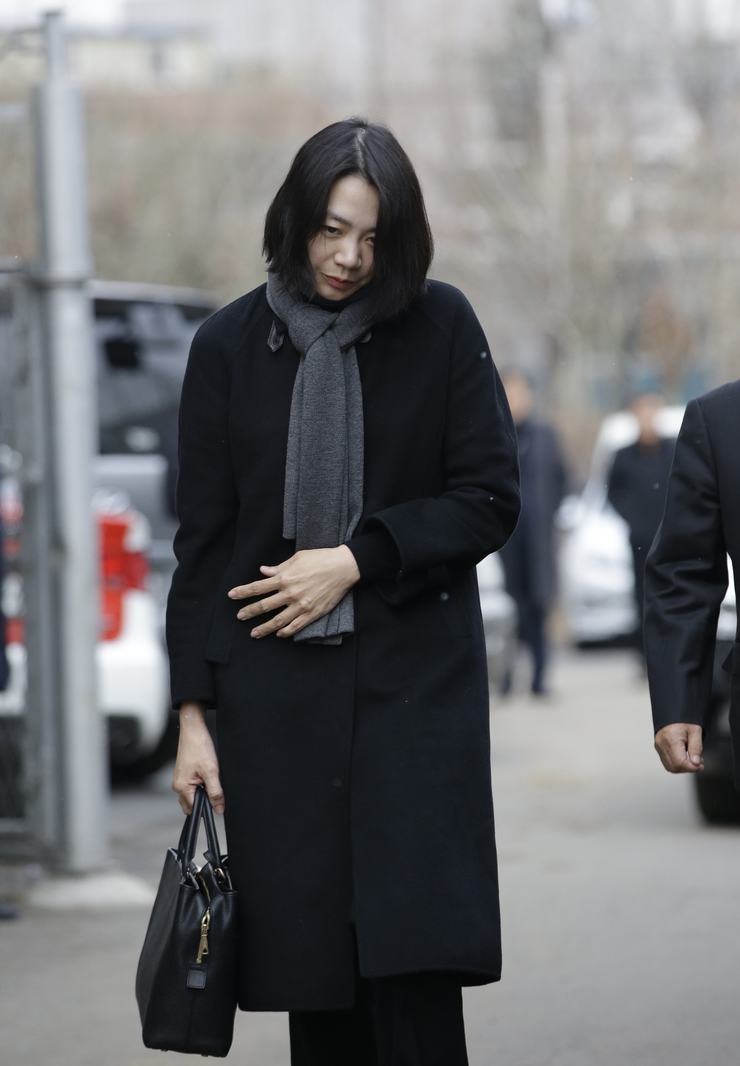 Crew in Korean Air nut rage says he was insulted