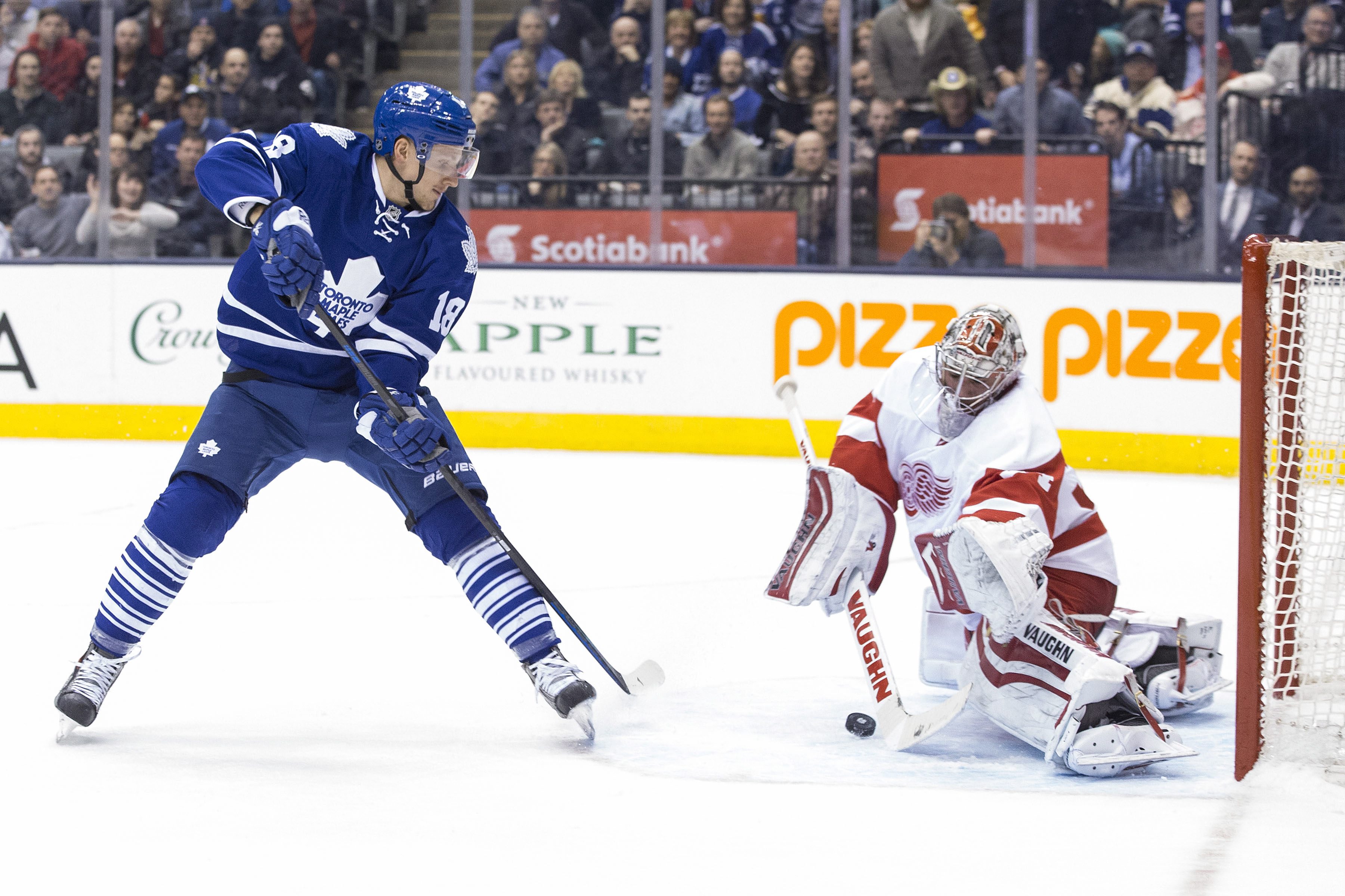 Panik, Bernier lead Maple Leafs past Red Wings