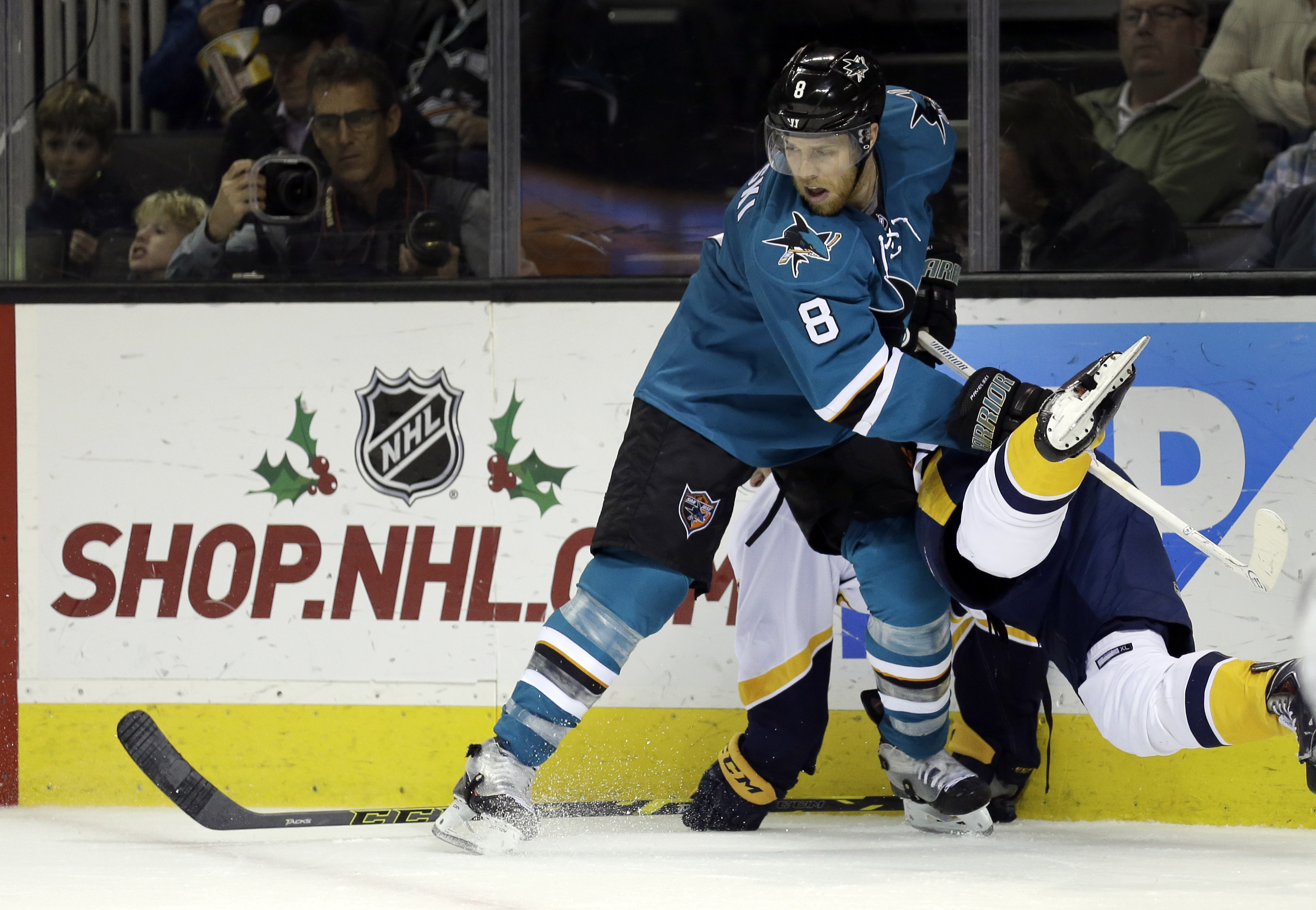 Hertl leads Sharks past Predators 2-0