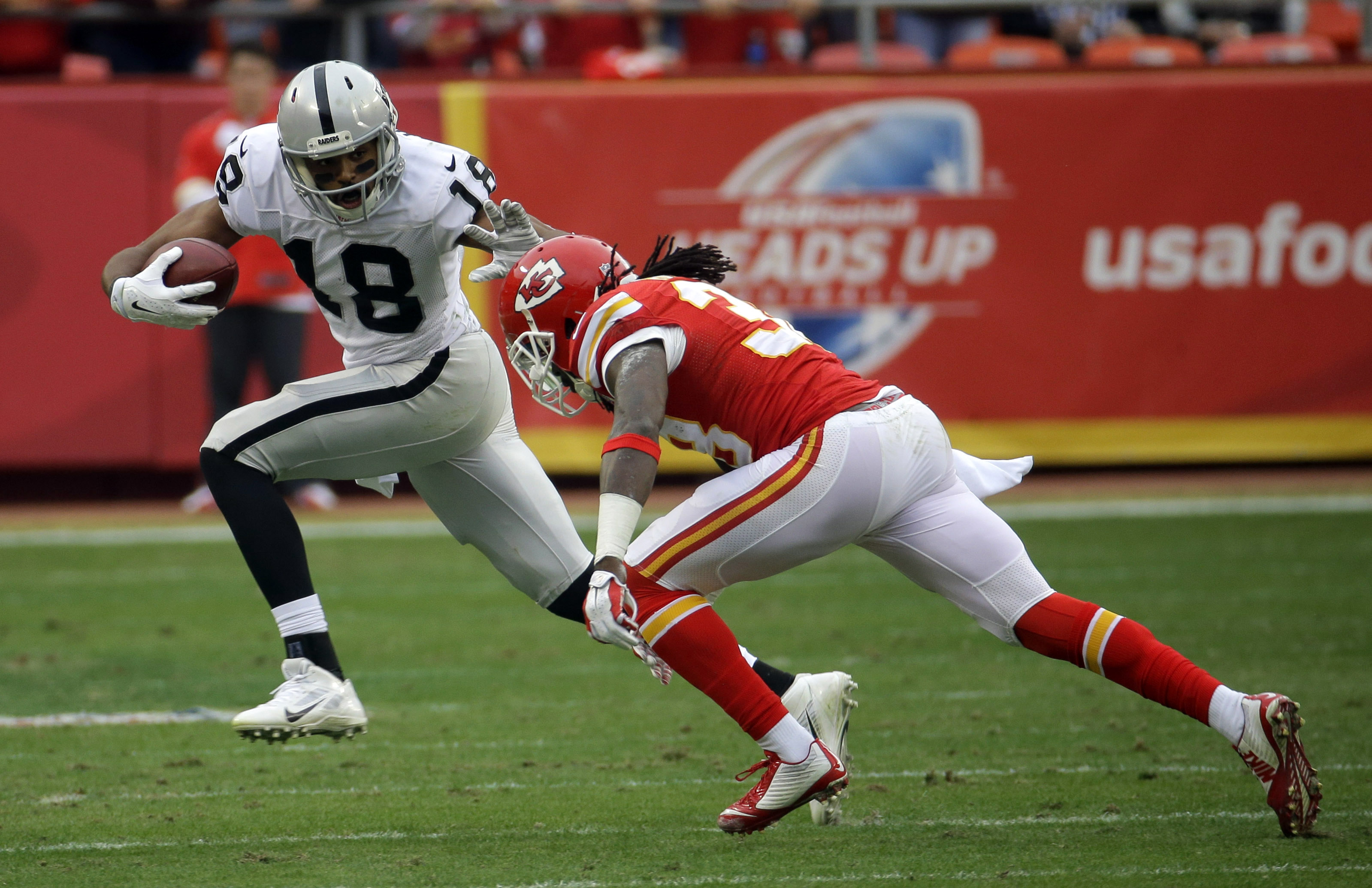 Alex Smith helps Chiefs rout Raiders 31-13