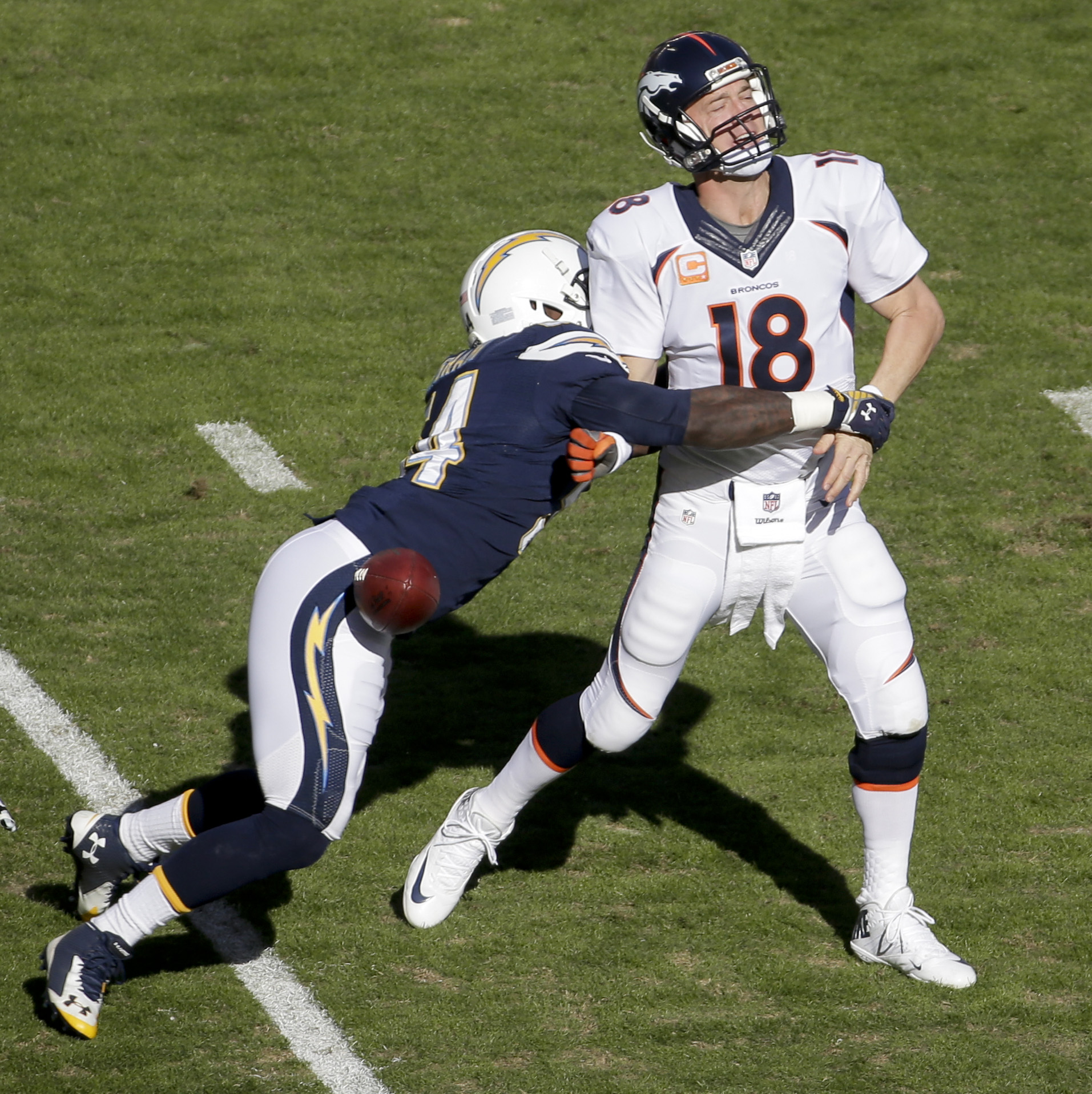 Manning has thigh injury, flu-like symptoms