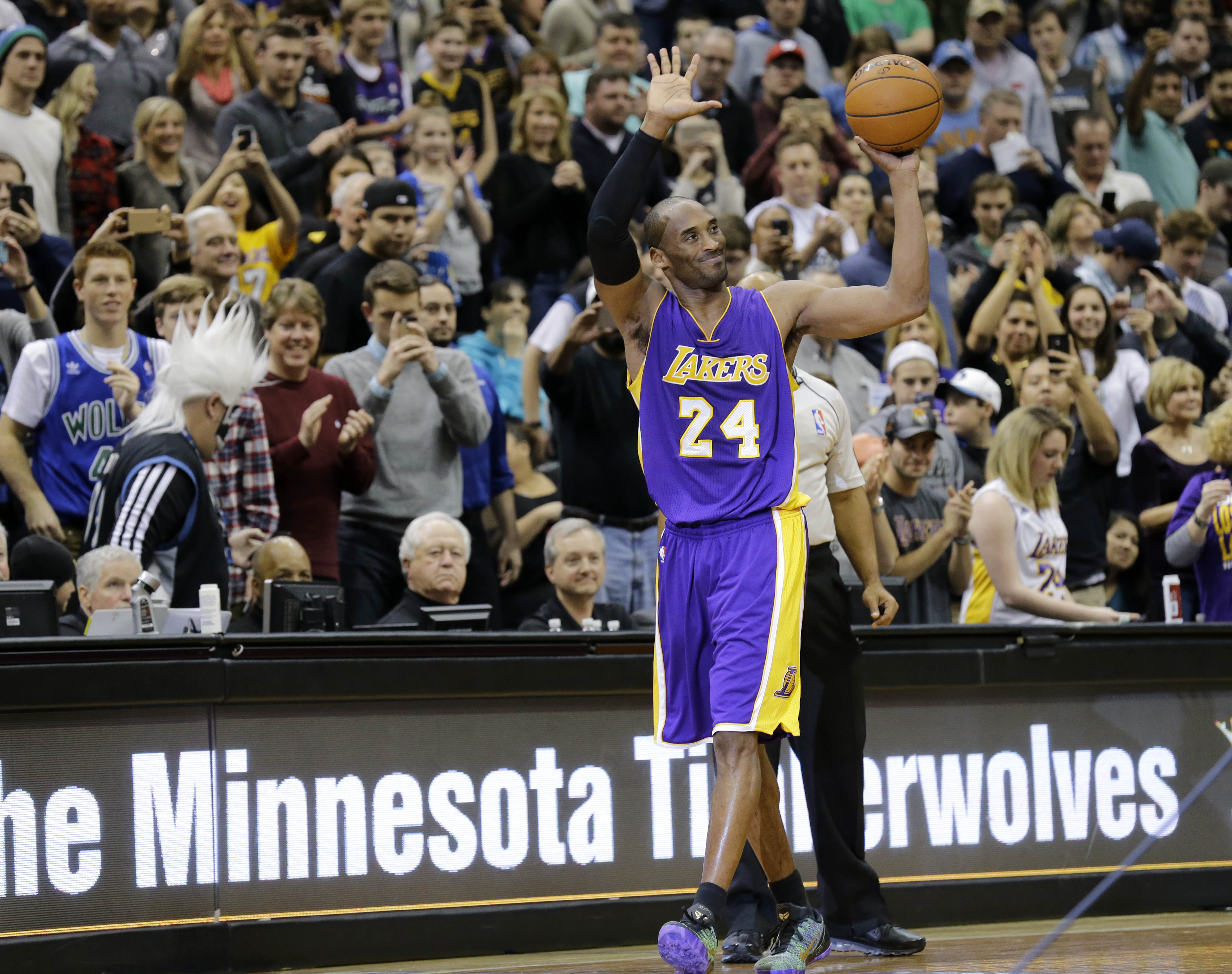 Kobe surpasses Jordan, Lakers beat Timberwolves