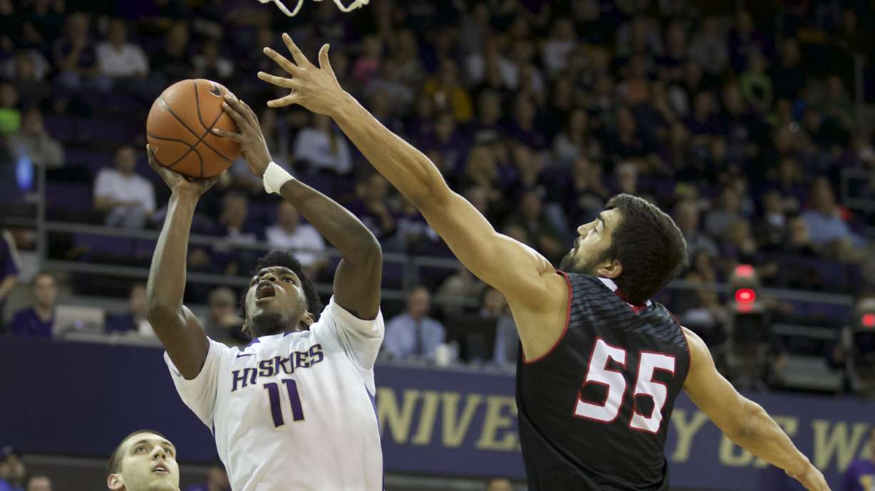No. 17 Washington stays undefeated with late rally