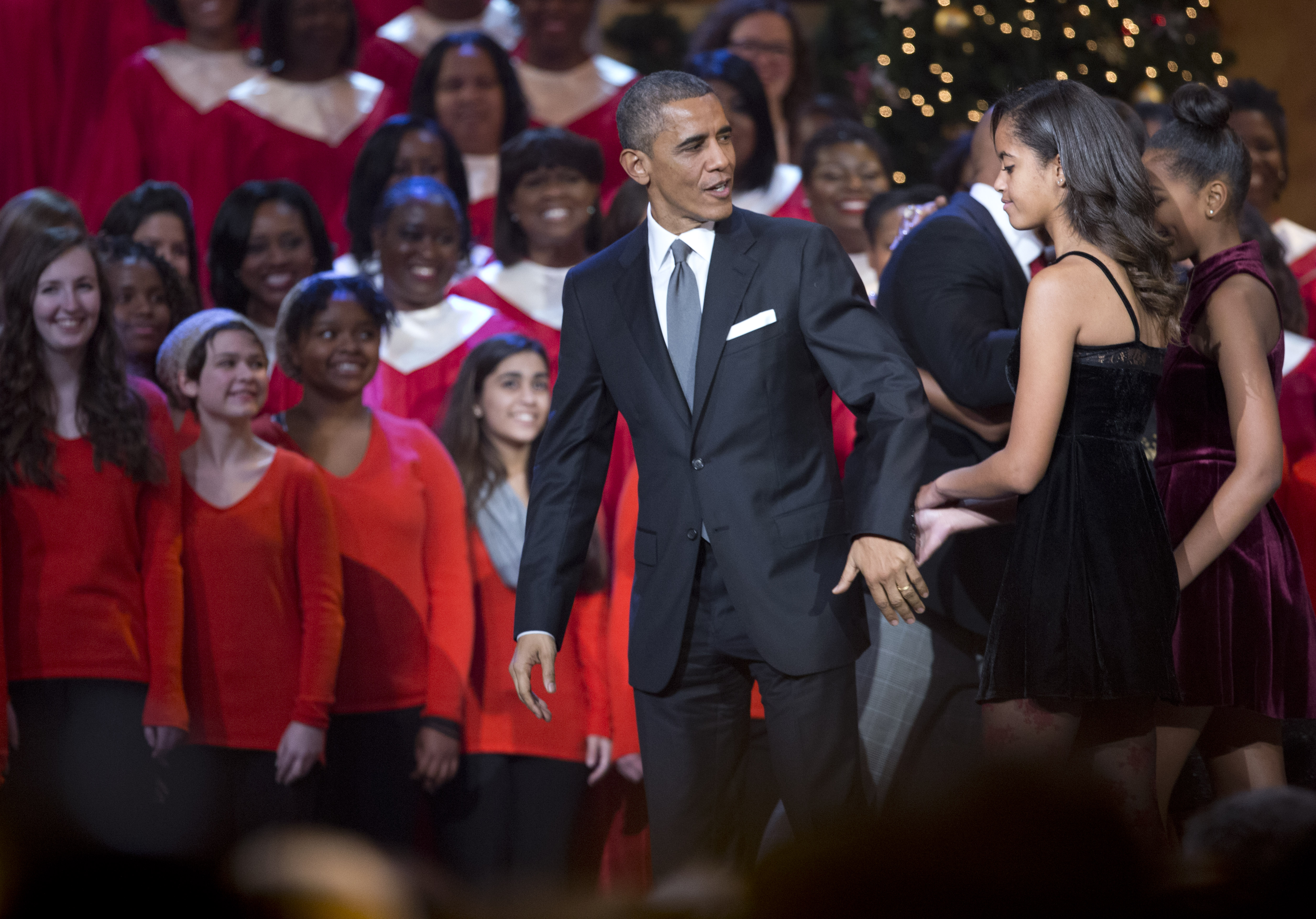 Obamas get into holiday spirit at benefit concert