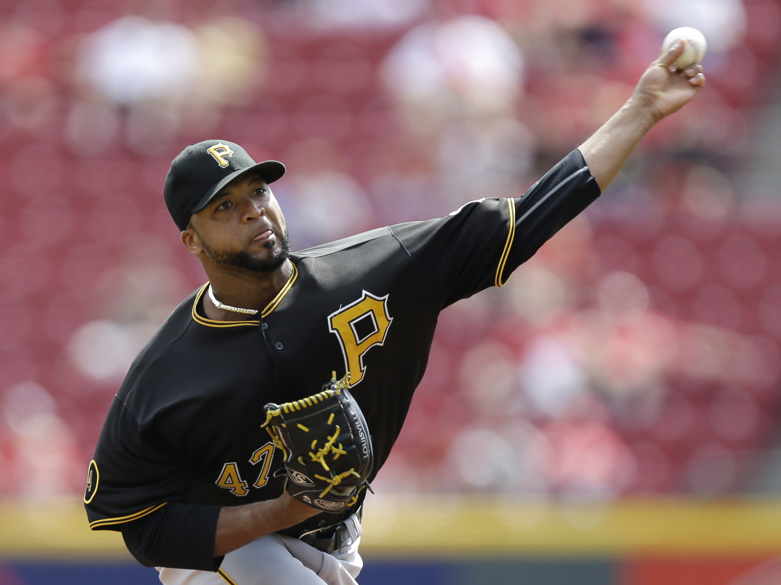 Liriano gets $2M signing bonus in Pirates deal