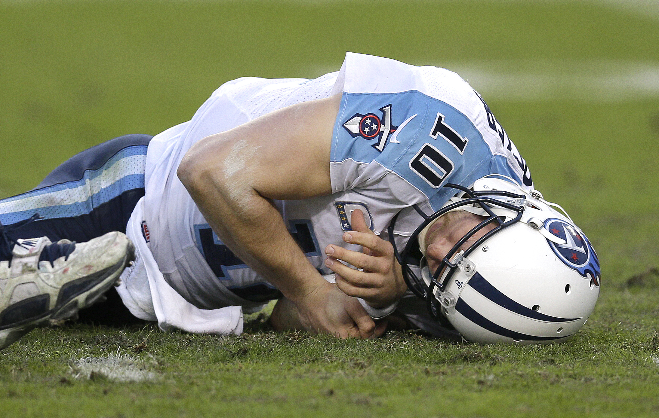 Locker on injured reserve, Titans bring in Palmer