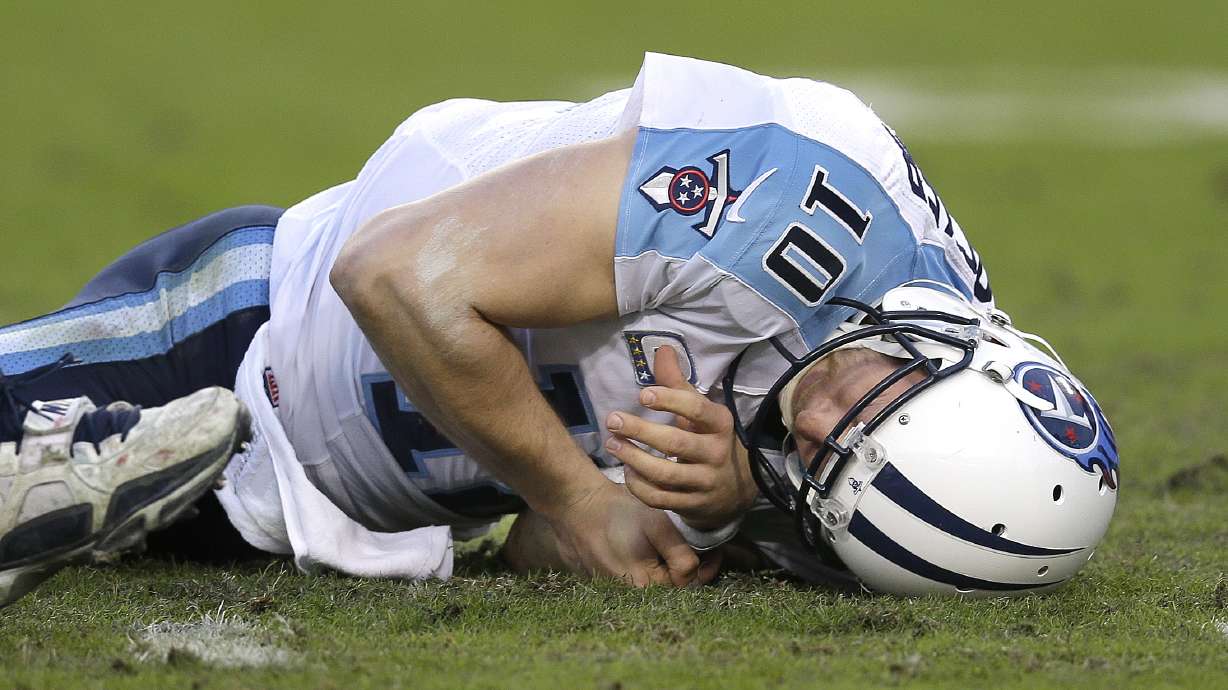 Locker on injured reserve, Titans bring in Palmer