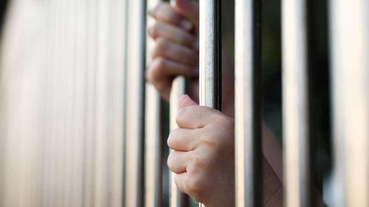 Utah: Encarcelan a padre por encadenar a hijo