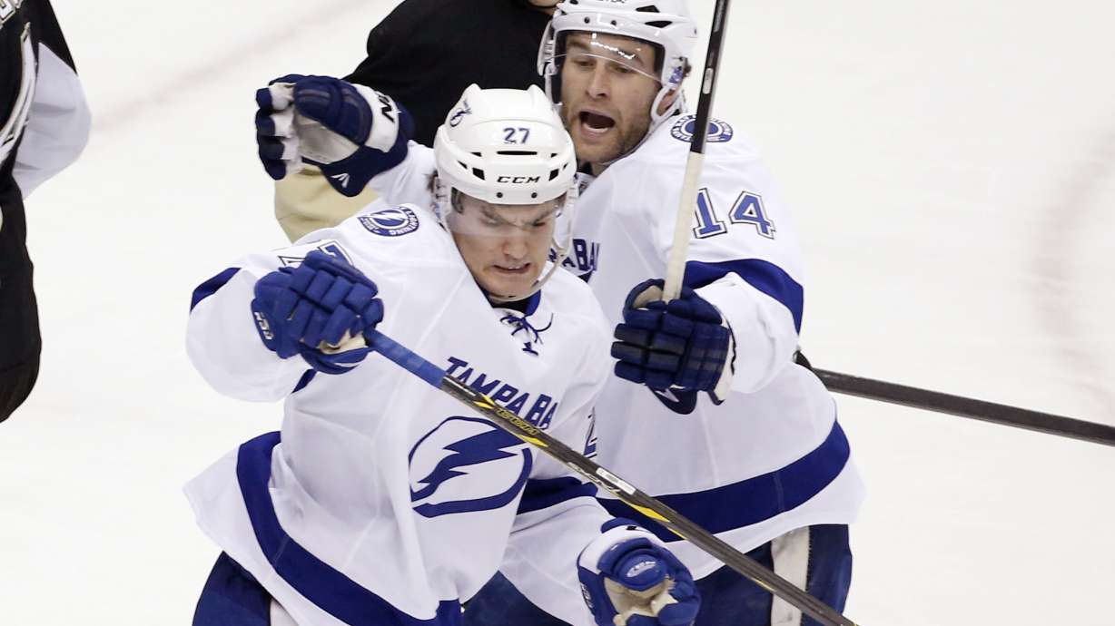 Penguins use rookies, Fleury to top Lightning 4-2