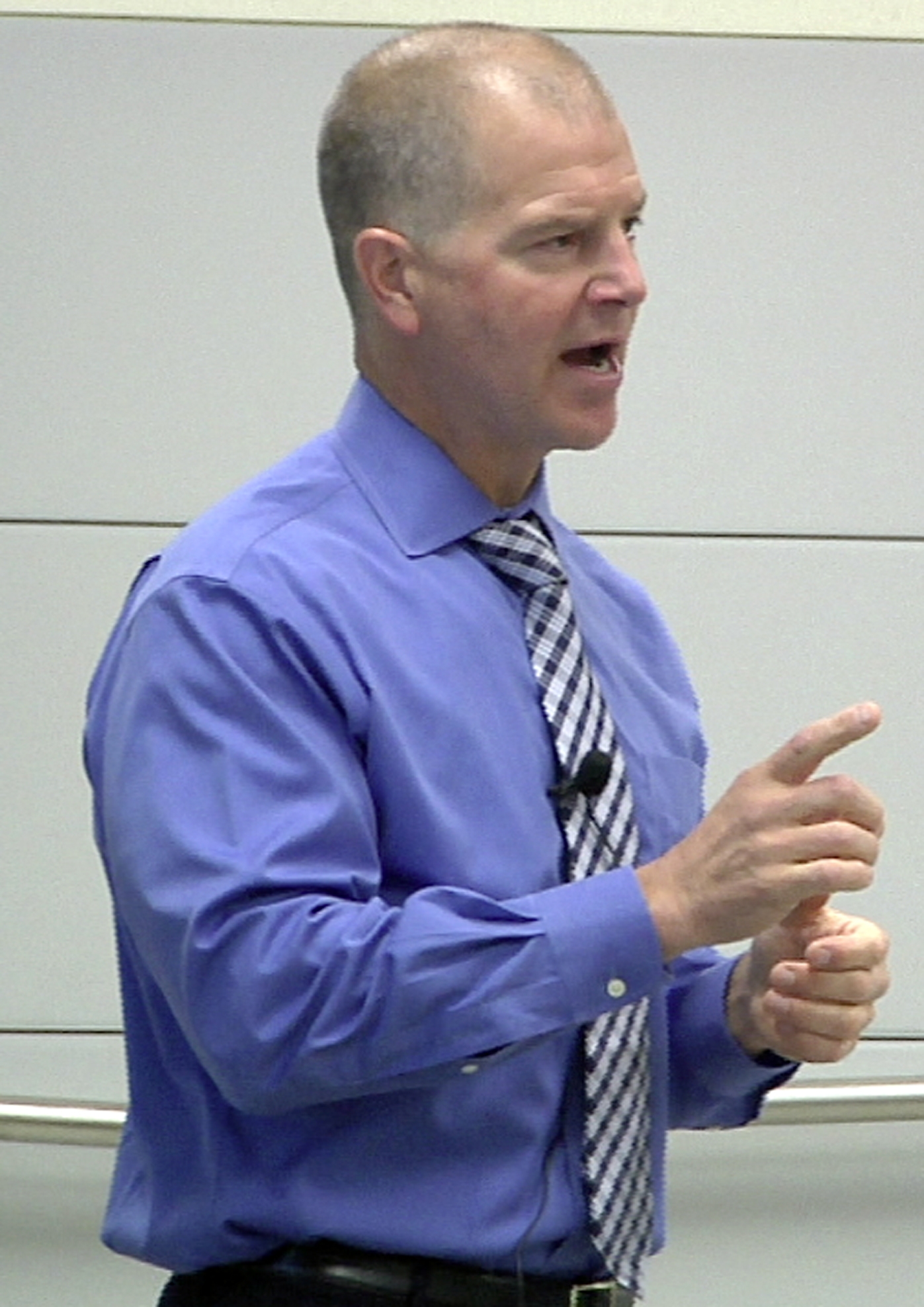 Retired officer gives autism safety talk across US