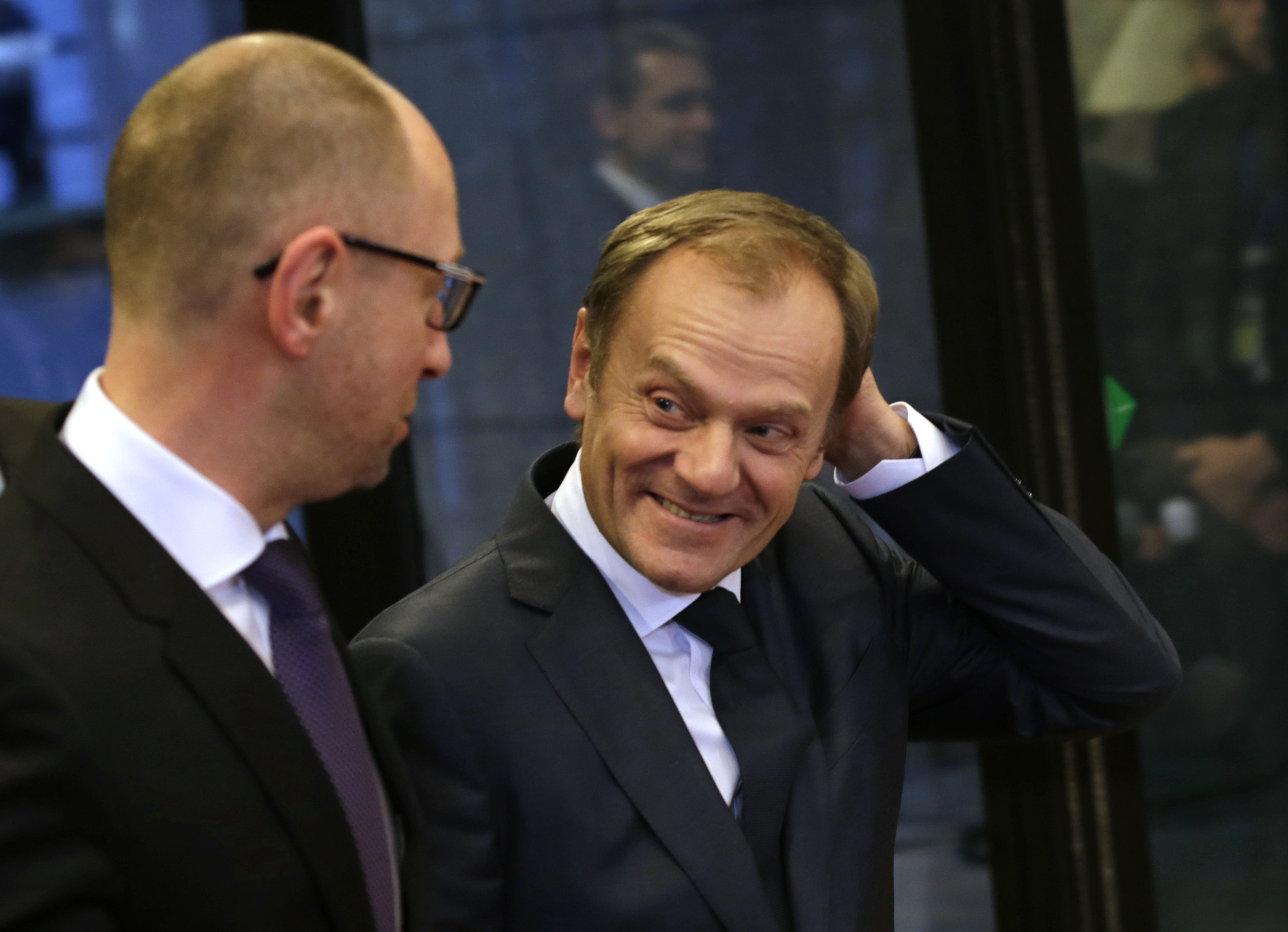 Obama backs bill imposing new sanctions on Russia