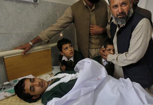 Pakistán: 126 muertos en ataque a una escuela